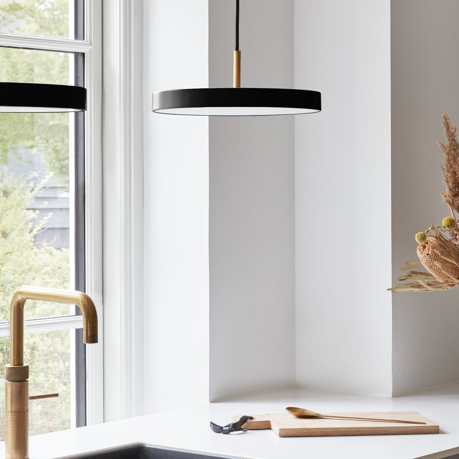 Asteria Pendel Mini Black - UMAGE Asteria mini - Stue - Design - Metall - Med en lyskilde