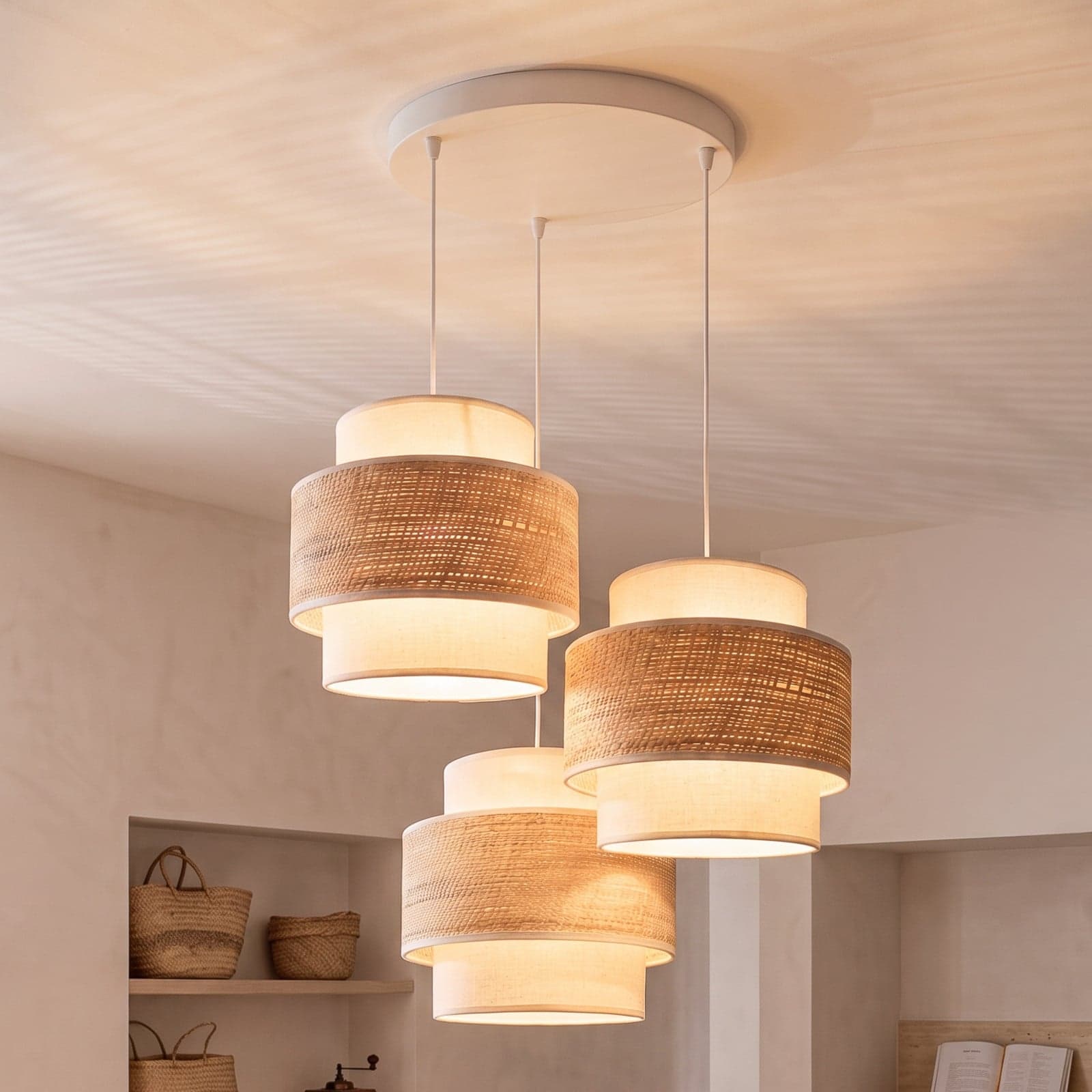 Space hengelampe, ecru/beige, 3 lyskilder, tekstil, E27 – Duolla - Soverom - Ungdommelig - Stoff / Tekstil - Med flere lyskilder