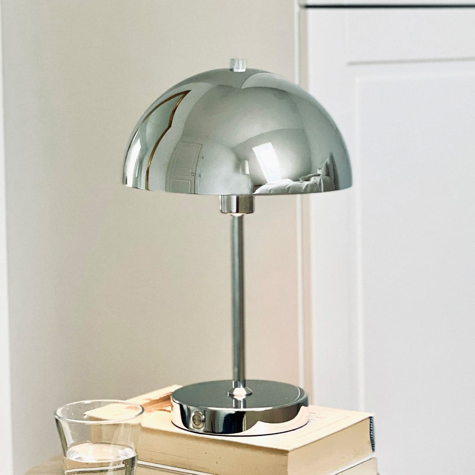 Stockholm LED-bordlampe krom - DybergLarsen Dyberg Larsen - Stue - Skandinavisk - Metall - Med skjerm