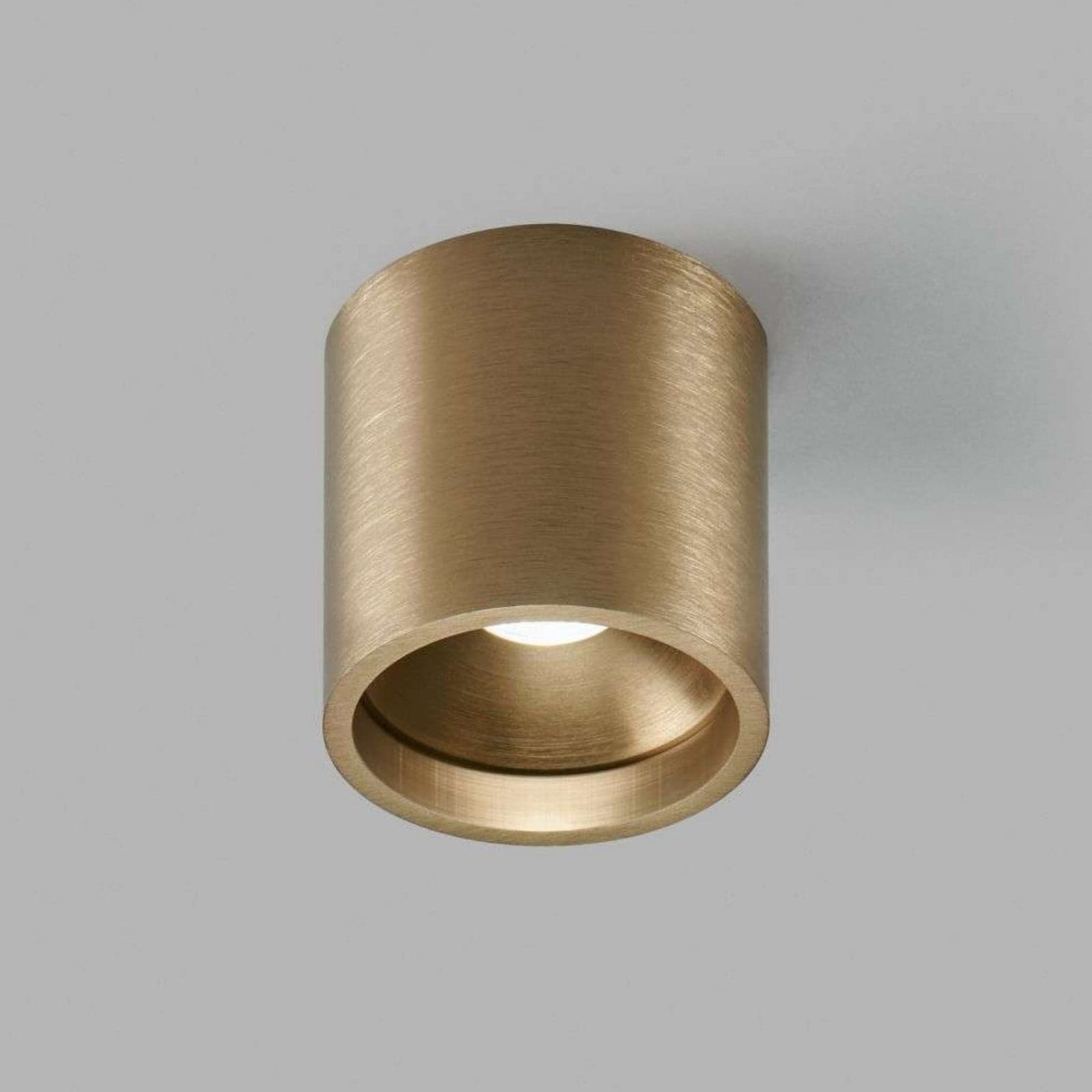 Solo 2 Round Taklampe 10W 2700K Brass - LIGHT-POINT - Stue - Aluminium