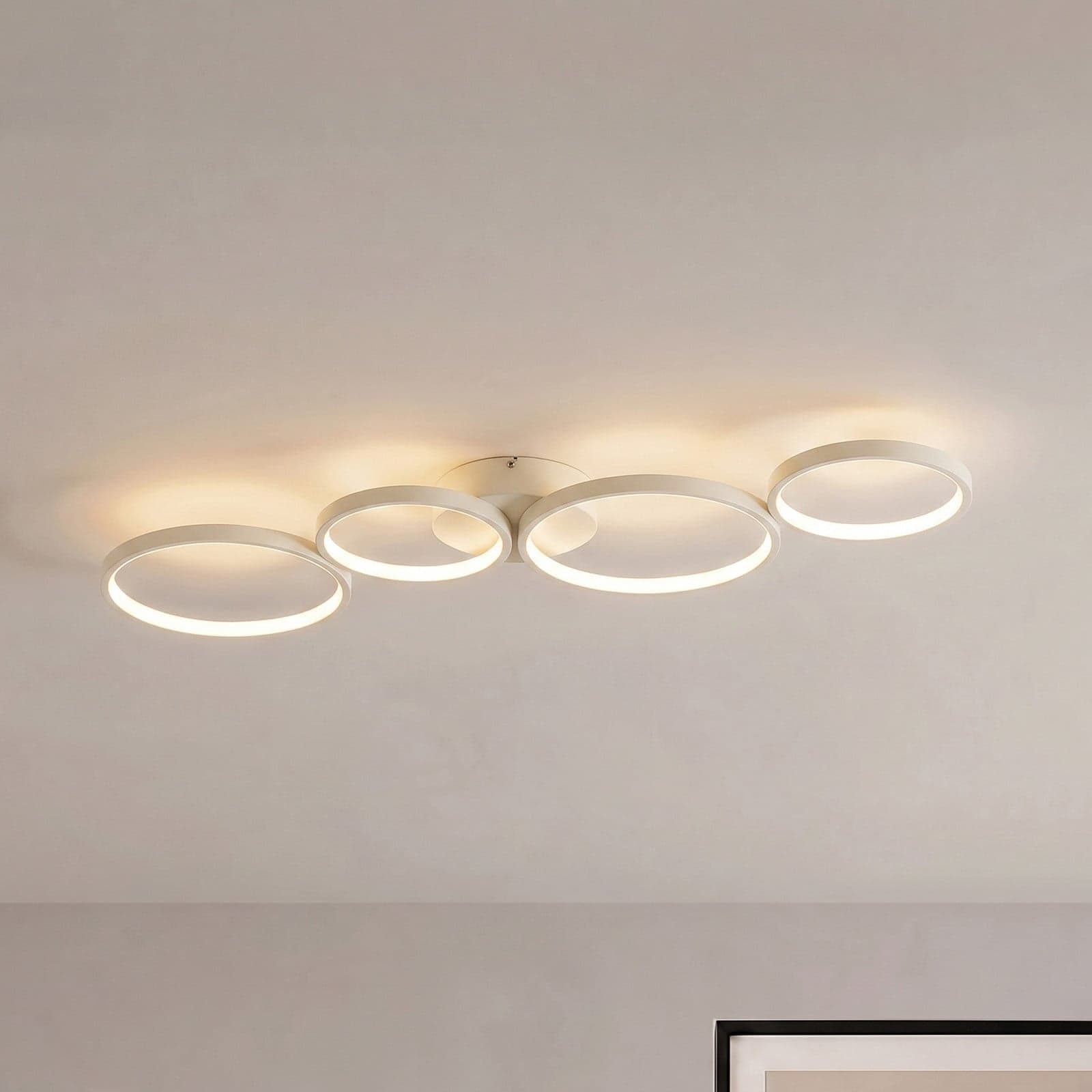 Evengeline LED-taklampe, beige, aluminium, lengde 88 cm – Lindby - Stue - Moderne - Metall - Med flere lyskilder