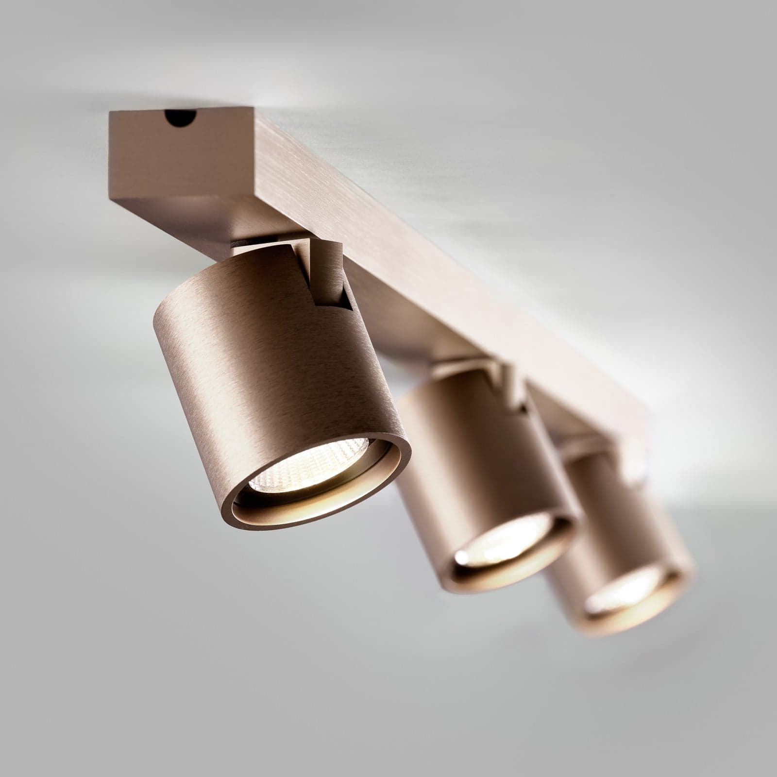 Focus L900 LED-spot rosegull 90 cm, CCT, 3 lyskilder - Light-Point - Entré - Design - Aluminium - Med flere lyskilder