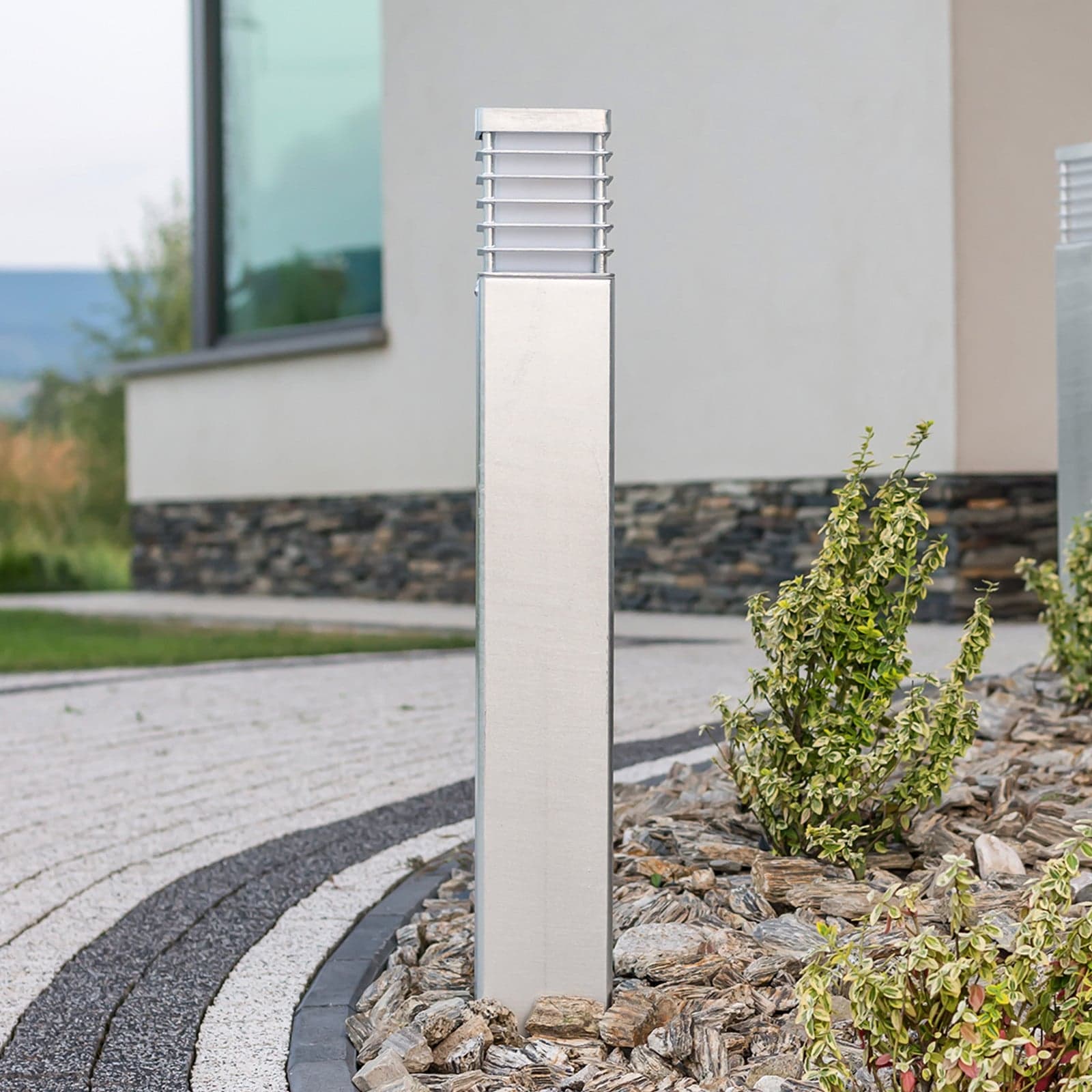 Halmstad LED-pullertlampe, 85 cm, aluminium, 8,5 W, jordanker – Norlys