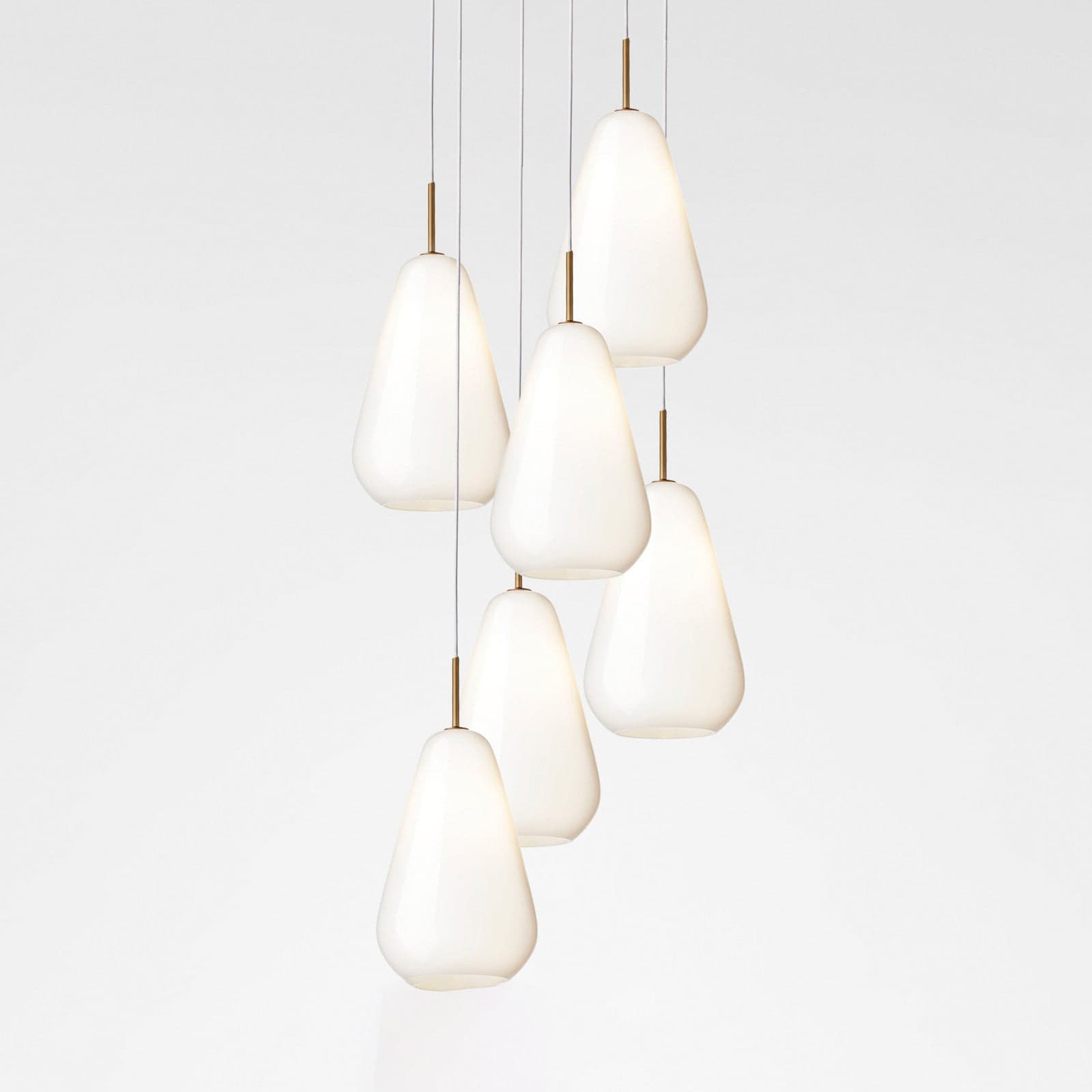 Anoli 6 Lysekrone Nordic Gold/Opal - Nuura Nuura Aps - Stue - Design - Glass - Med flere lyskilder