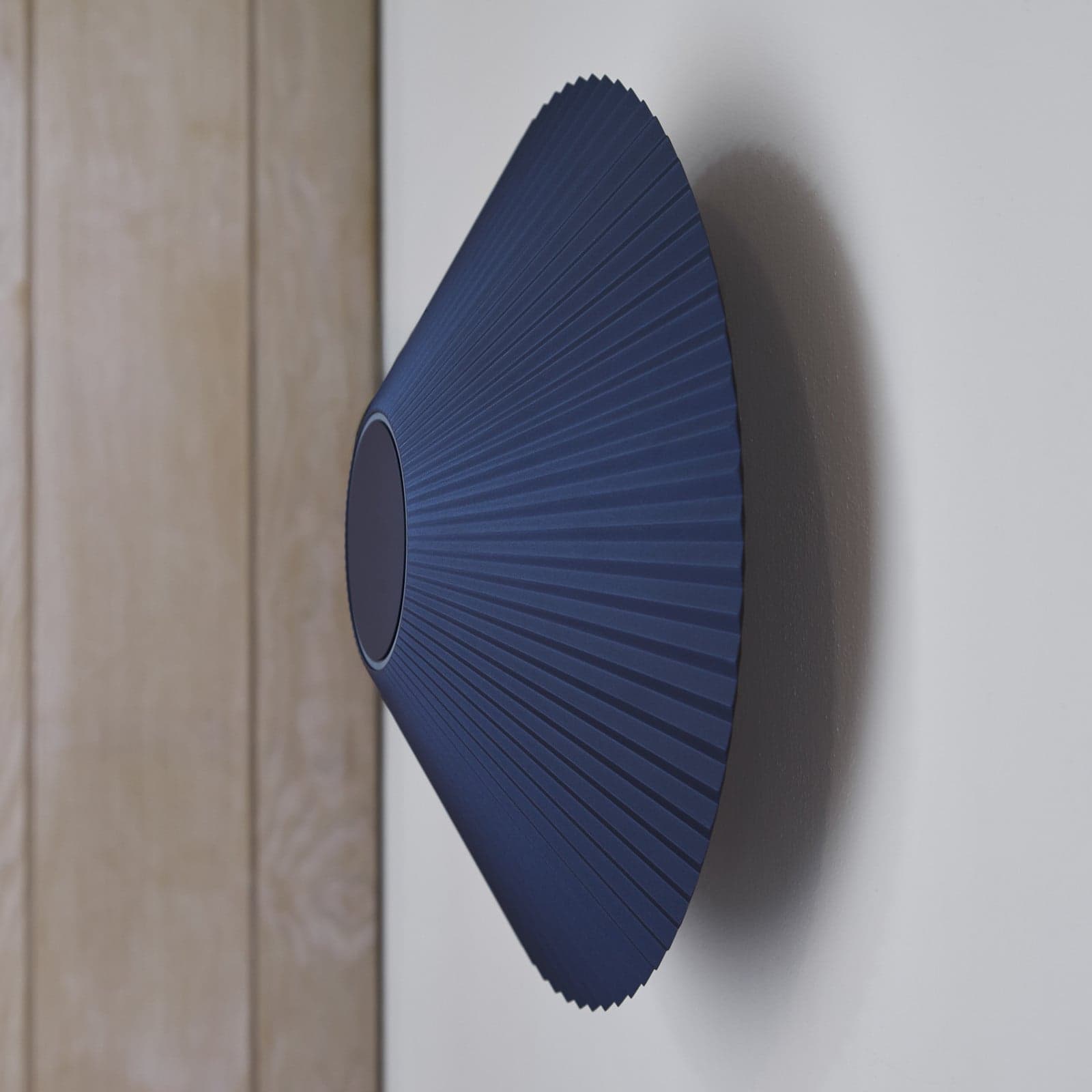 Ballerina LED-vegglampe, mørkeblå, Ø 35 cm – LOOM DESIGN - Stue - Moderne - Aluminium - Med en lyskilde