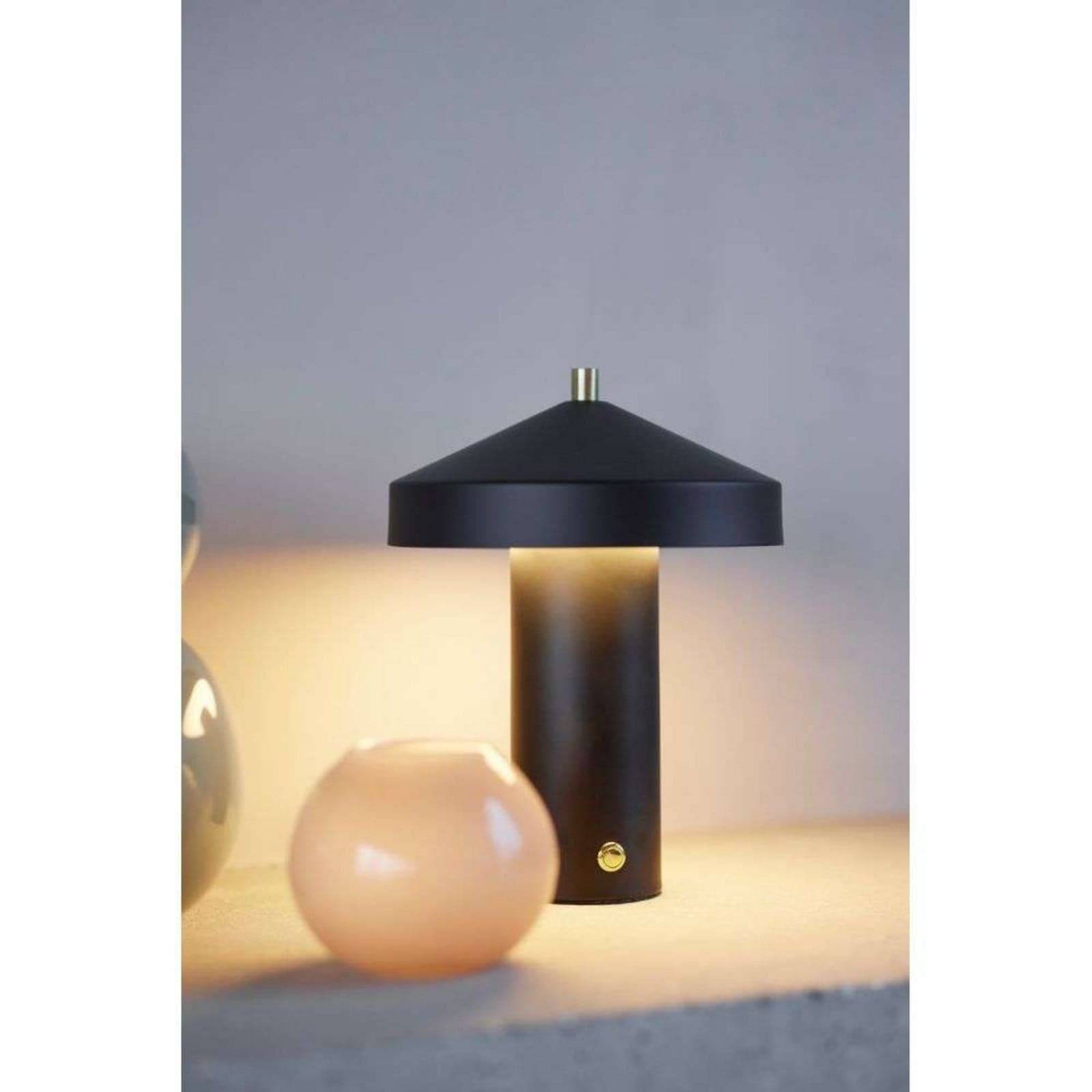 Hatto Portable Bordlampe Black - OYOY Living Design - Stue - Metall