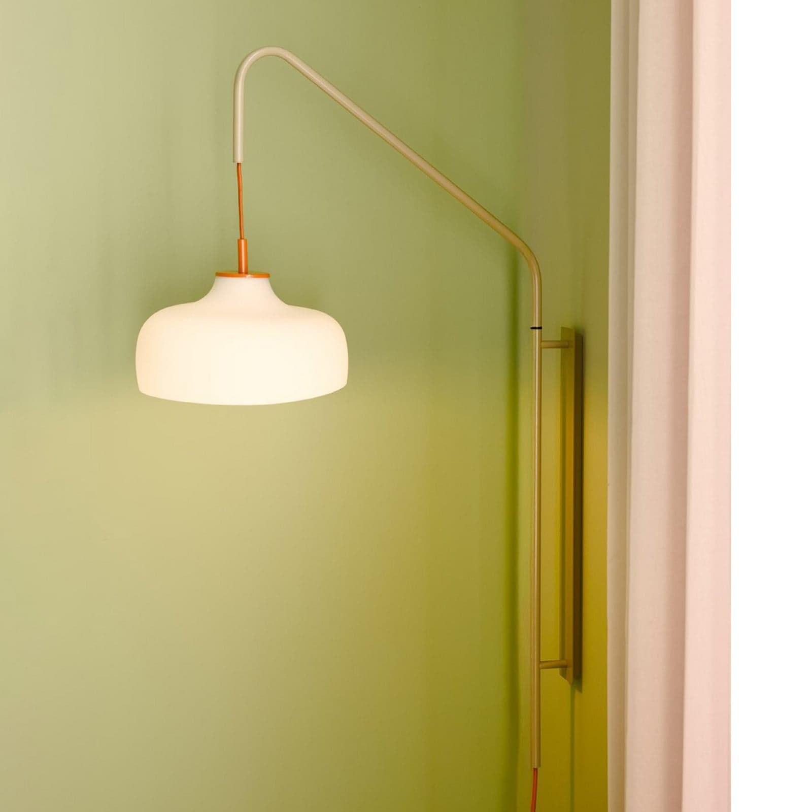 Current vegglampe, lys sandfarge, utstrekning 71 cm - HÜBSCH - Stue - Moderne - Glass - Med en lyskilde