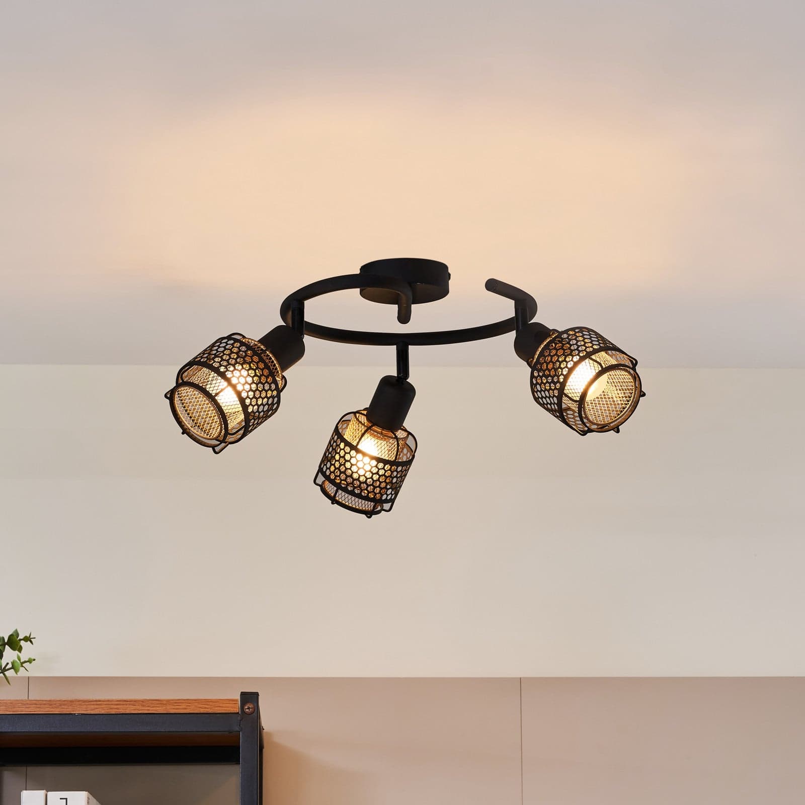 Eudoria 3 Round Taklampe Black/Gold - Lindby - Stue - Moderne - Metall - Med flere lyskilder