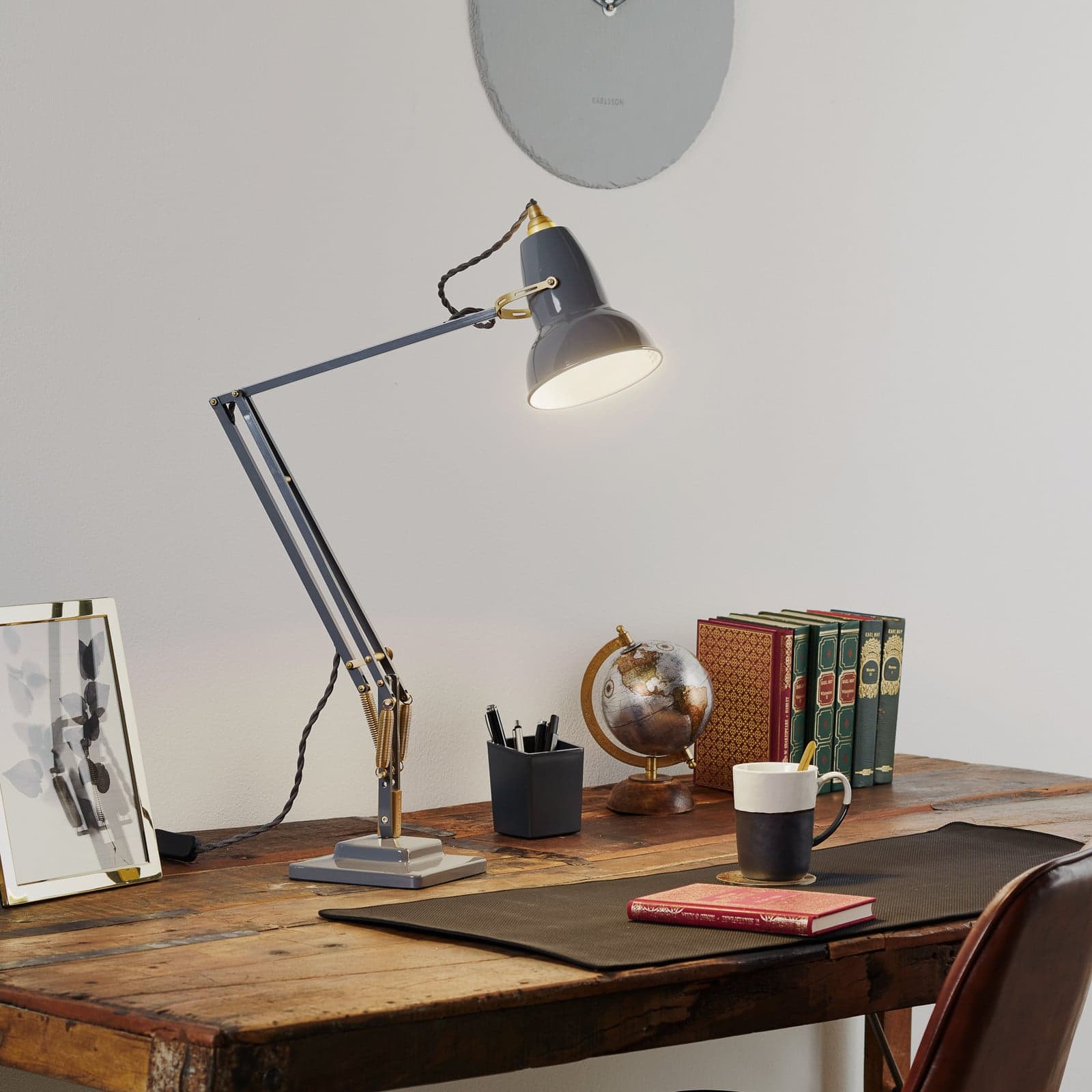 Original 1227 bordlampe, grå/messing – Anglepoise Original 1227 Brass - Arbeidsrom / kontor - Industriell - Metall - Med en lyskilde