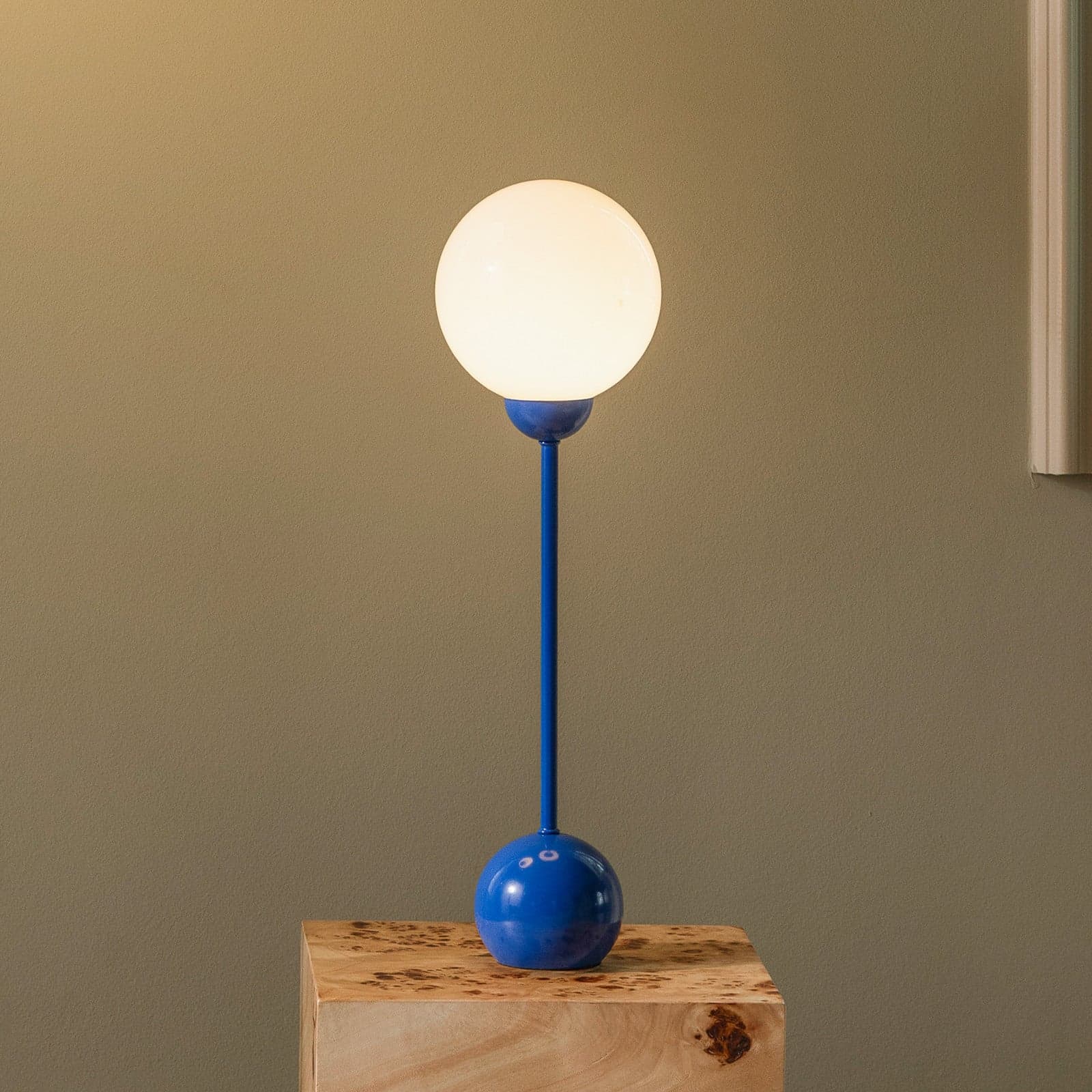 Ripley bordlampe, blå, høyde 52 cm – Globen Lighting - Stue - Skandinavisk - Metall - Med skjerm