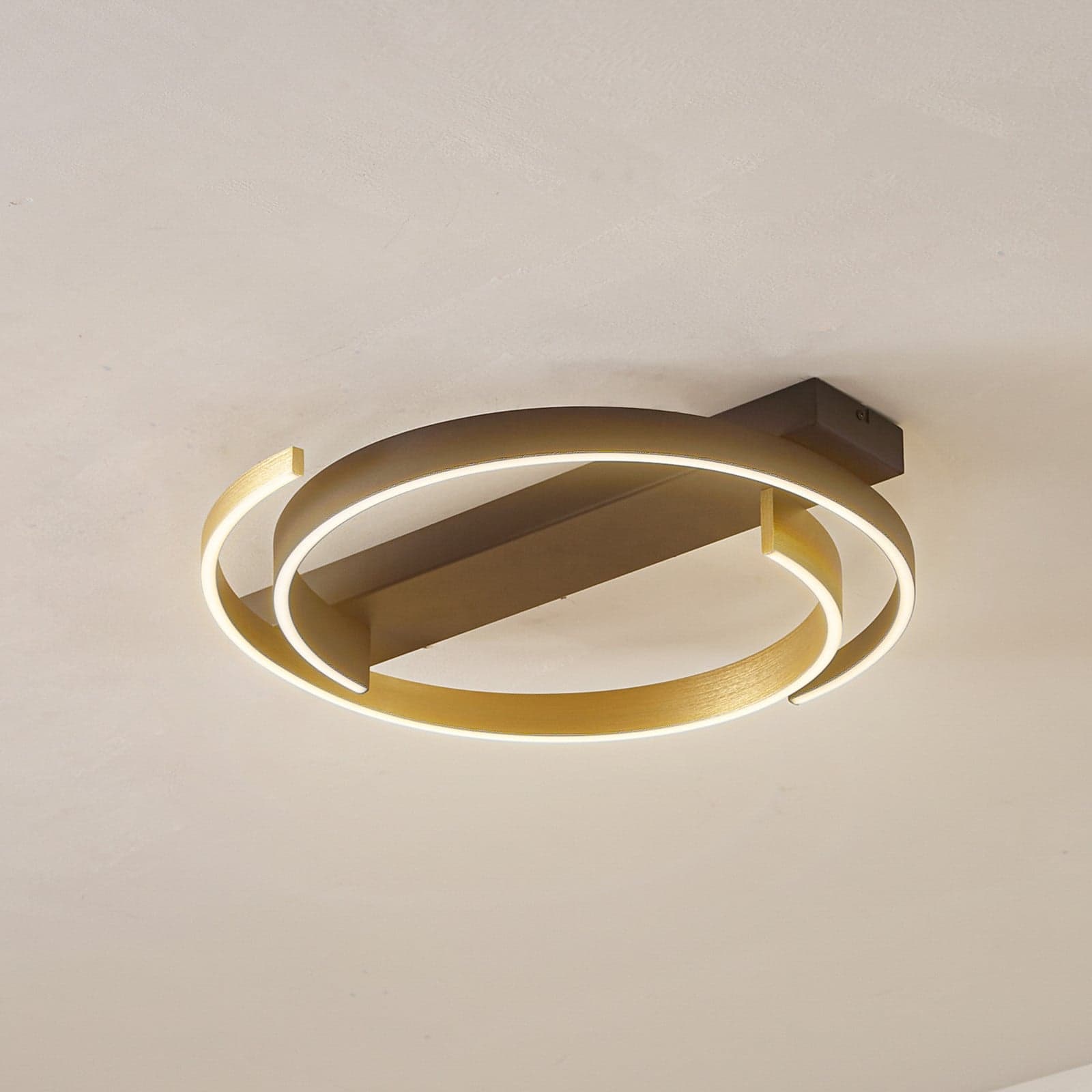 Natsuma LED Taklampe Svart/Guld - Lucande - Stue - Moderne - Plast - Med en lyskilde