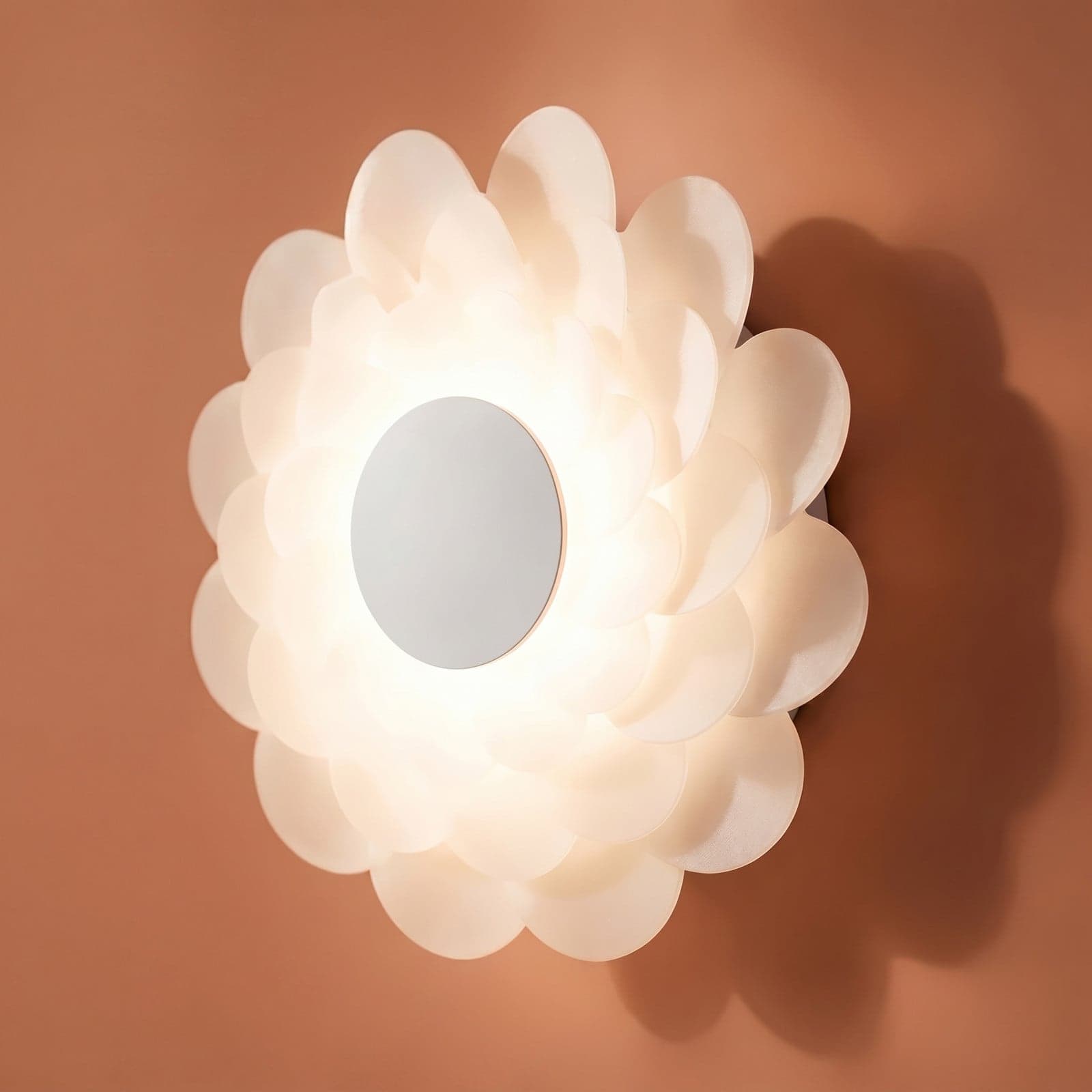 Bloem LED-vegglampe, hvit, Ø 40 cm, 3-trinns dimbar, plast – Lucande - Stue - Moderne - Rund