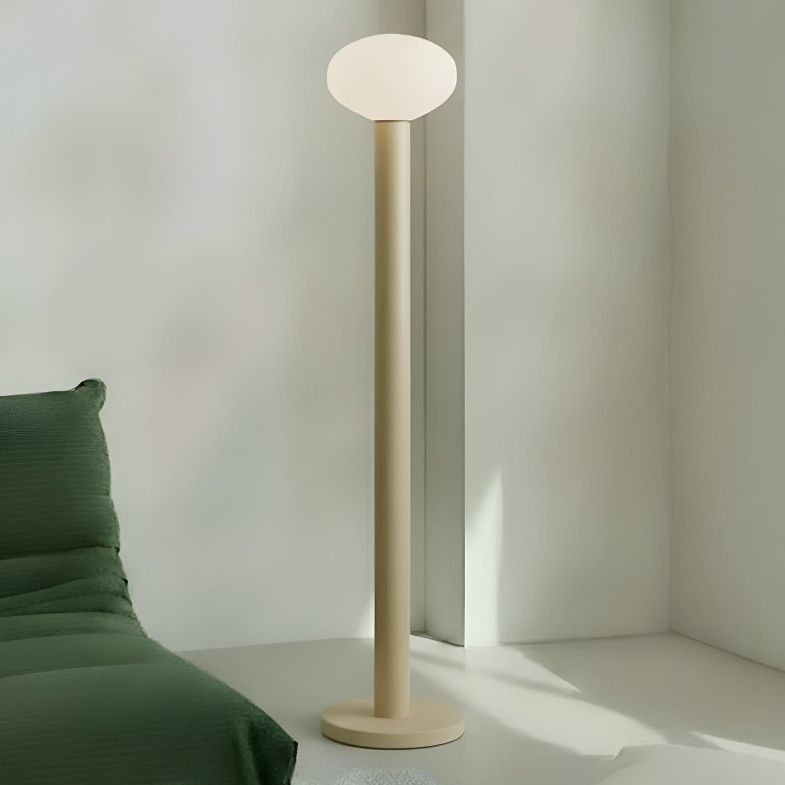 Flo gulvlampe, beige, Ø 30 cm, 1 lyskilde, glass - ALDEX - Stue - Design - Metall - Med en lyskilde