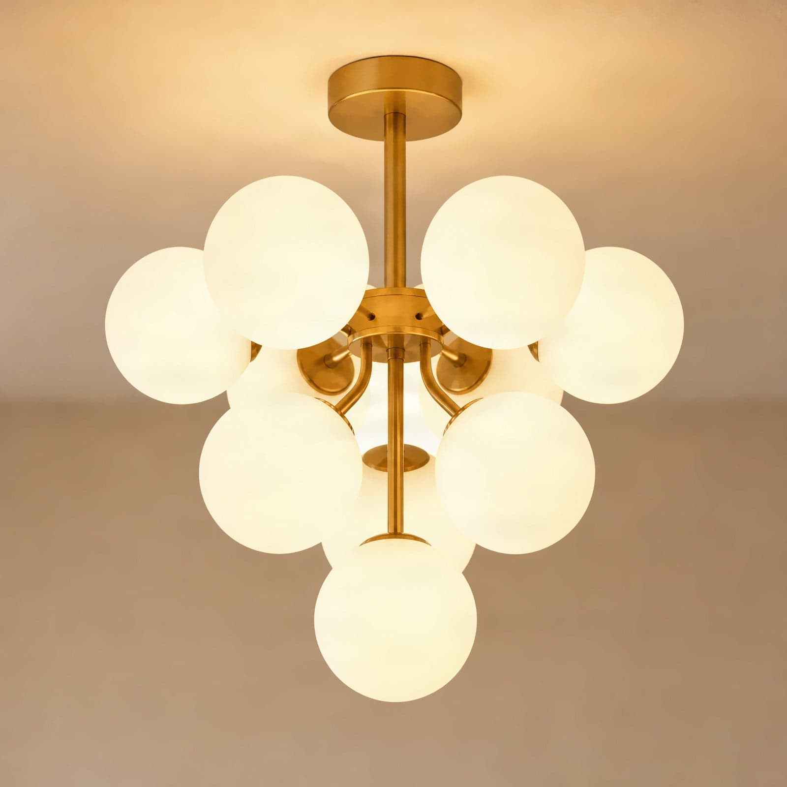 Peyton taklampe, 10 lyskilder, gull/hvit, glass – Lucande - Stue - Design - Med flere lyskilder