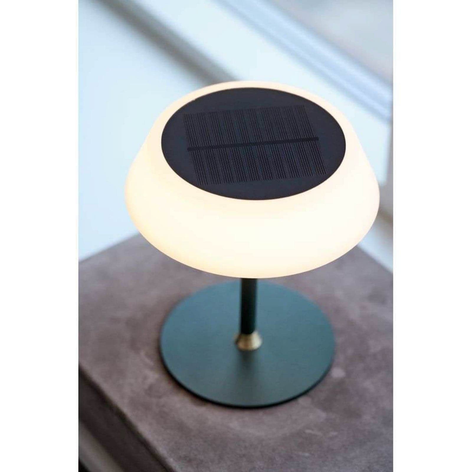 Solar Portable Bordlampe Mørk Grønn - Halo Design - Stue - Metall