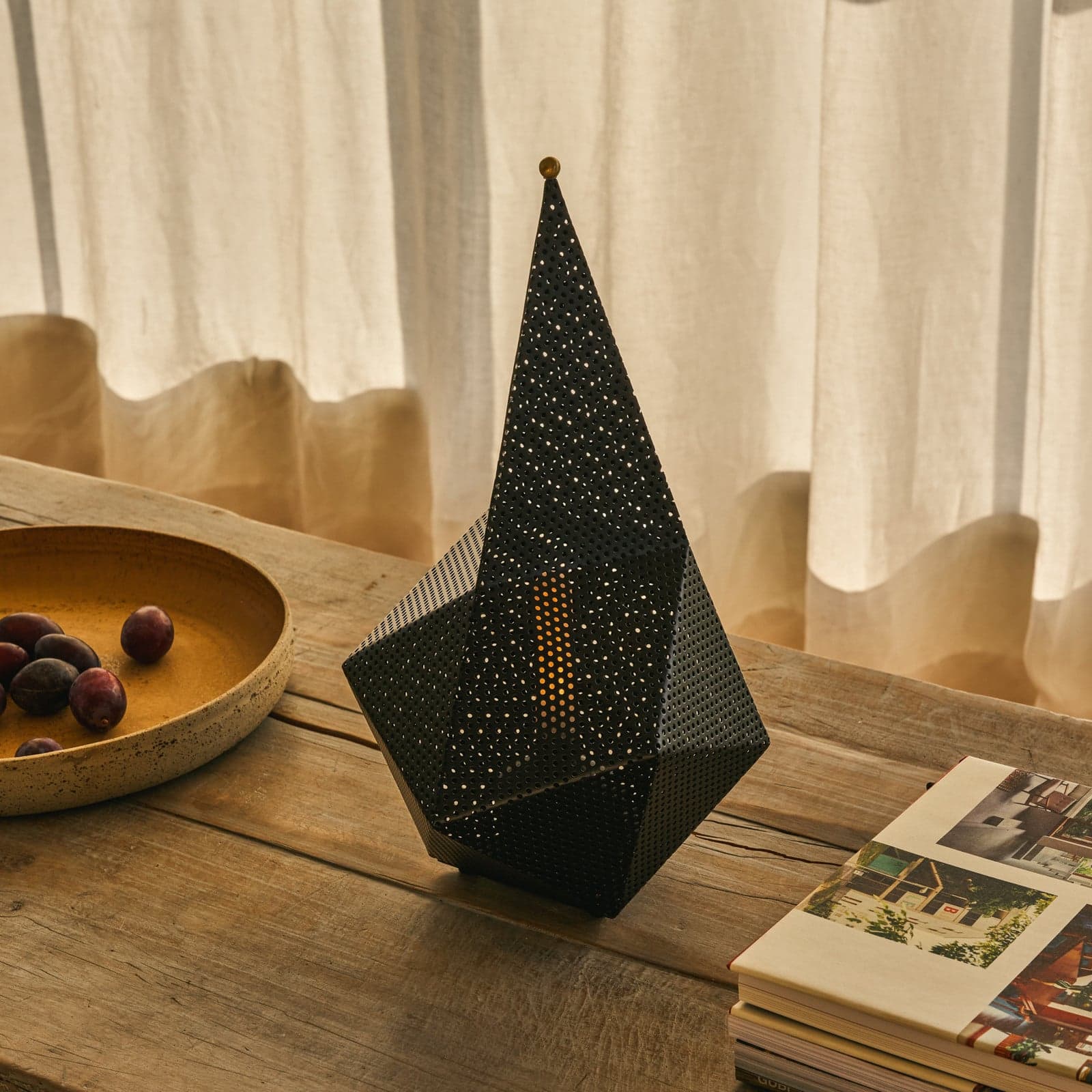 Bagdad Portable Bordlampe Soft Sort/Semi Matt - GUBI - Terrasse - Moderne - Metall - Med en lyskilde