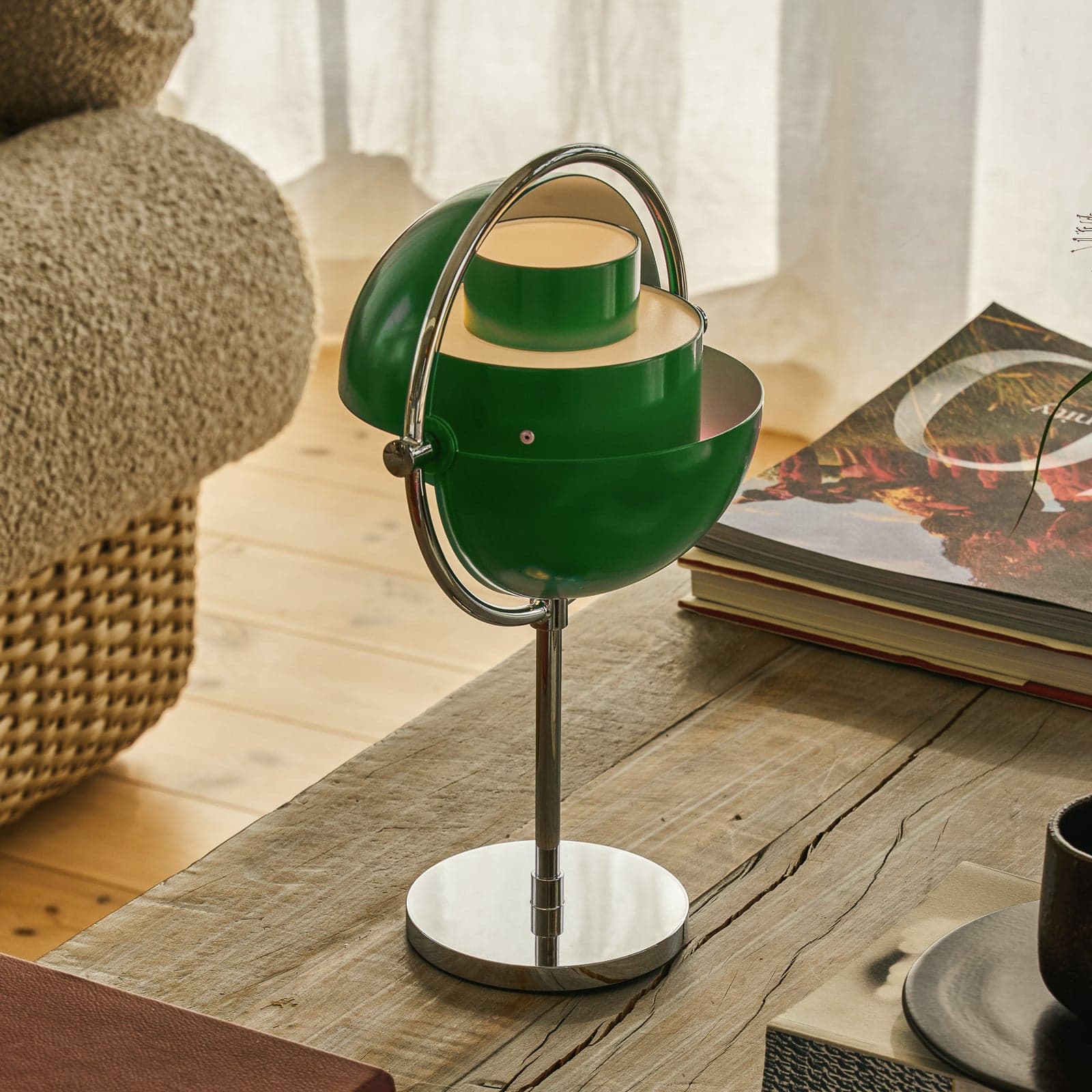 Multi-Lite Portable bordlampe, krom/grønn, 30 cm – Gubi - Stue - Design - Metall - Med skjerm