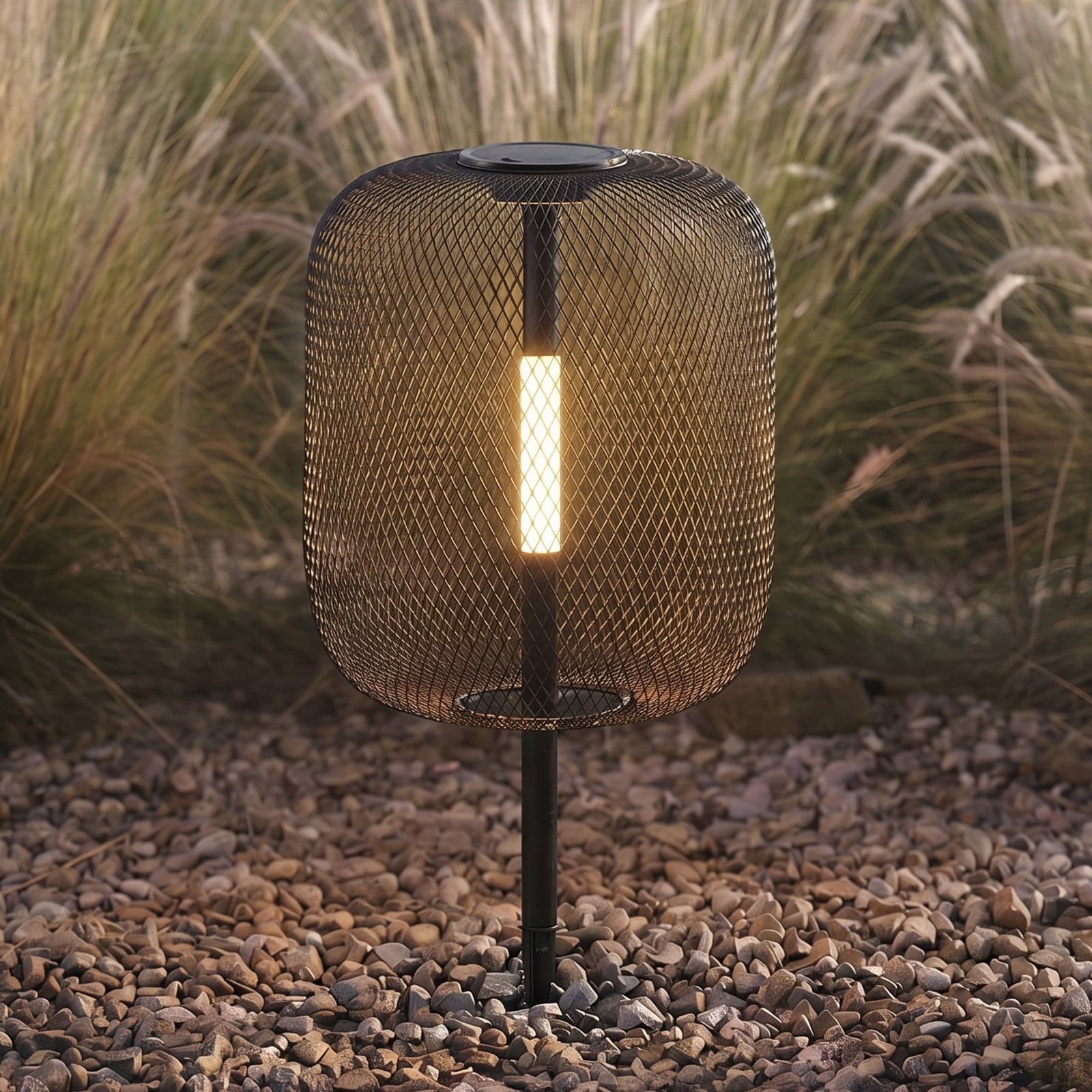 Faylen LED-solcellelampe med jordspyd, svart, IP65 – Lucande - Design - Metall - Med en lyskilde