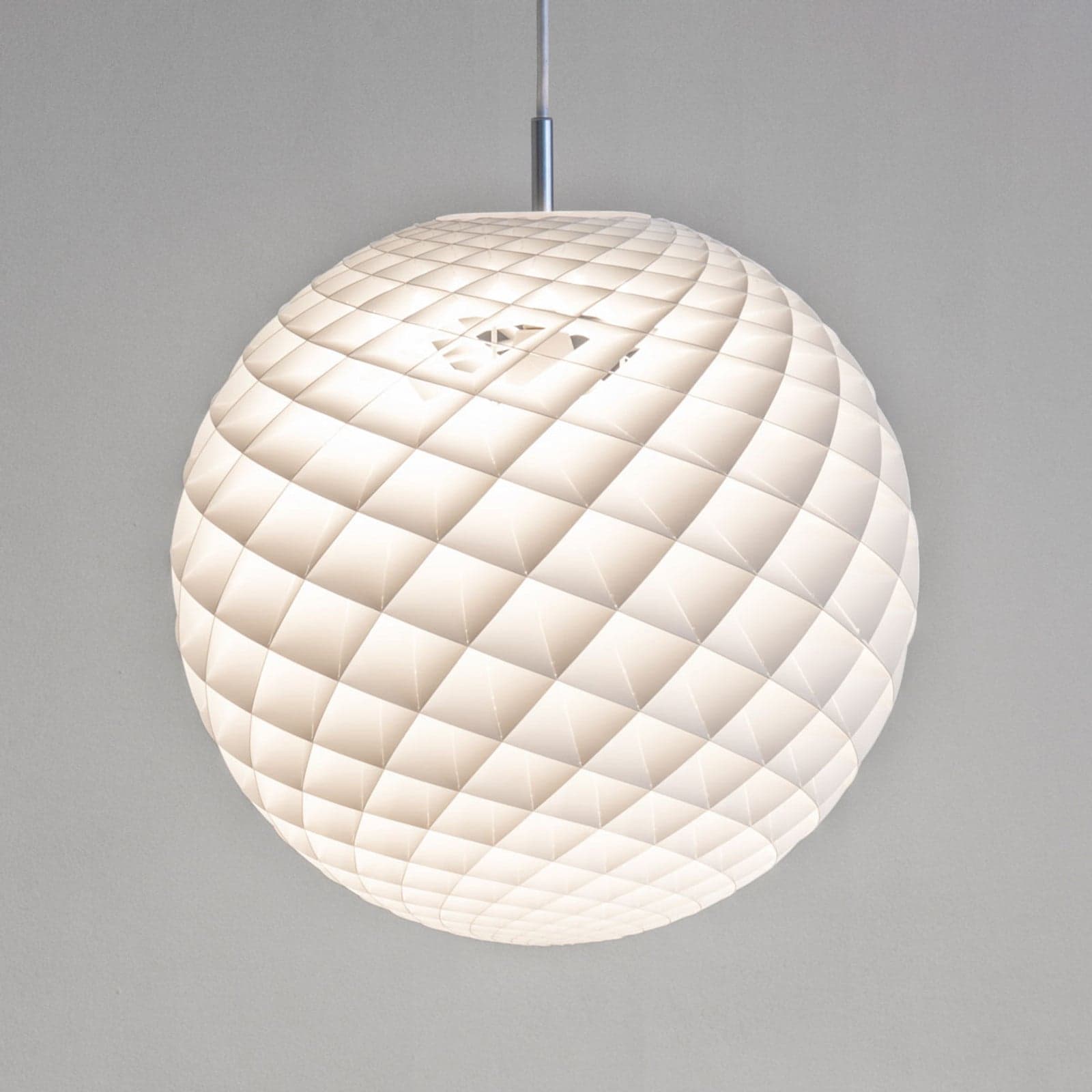 Patera 900 pendellampe, hvit, Ø 90 cm – Louis Poulsen - Stue - Design - Plast - Kule