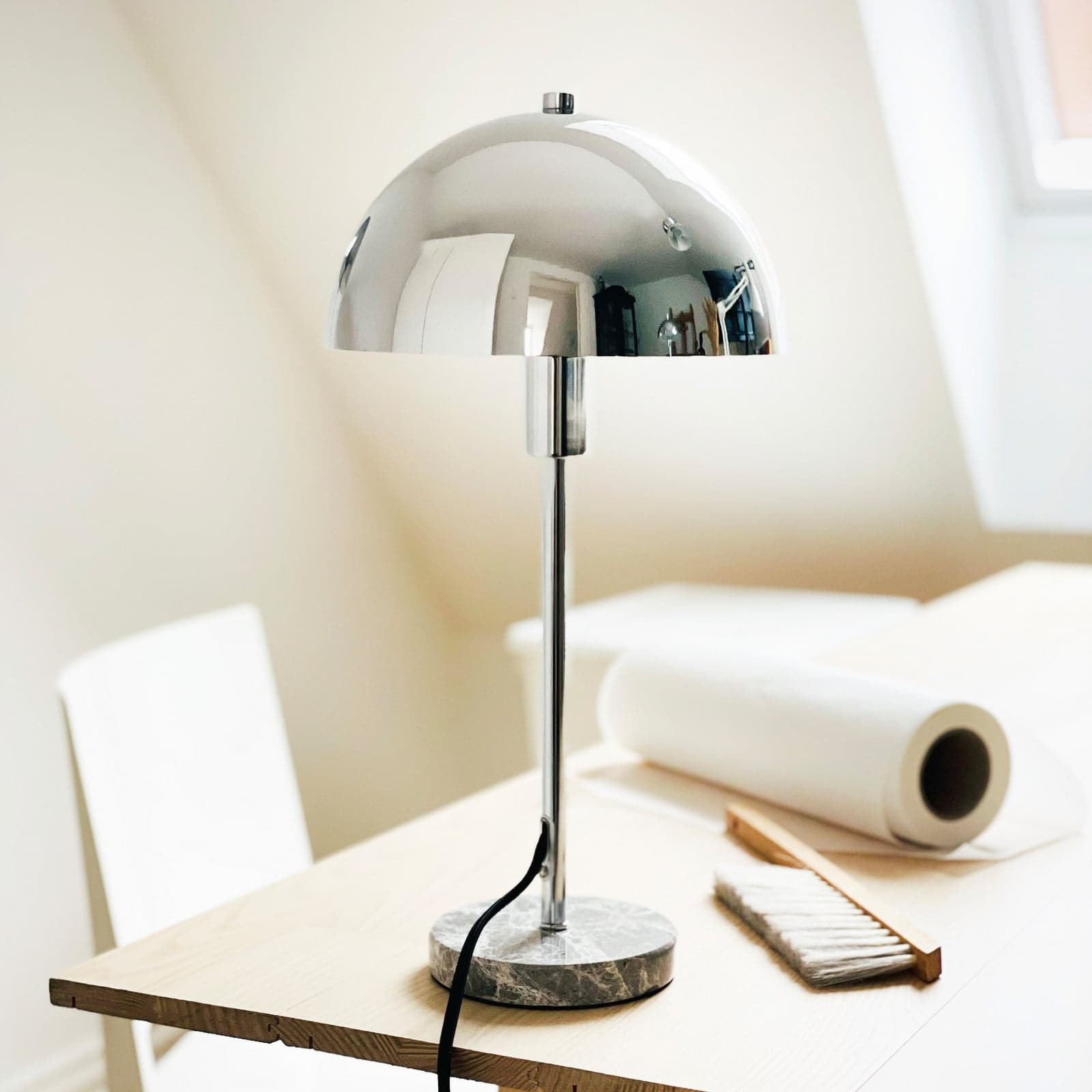 Stockholm bordlampe krom/marmor - DybergLarsen Dyberg Larsen - Stue - Design - Med skjerm