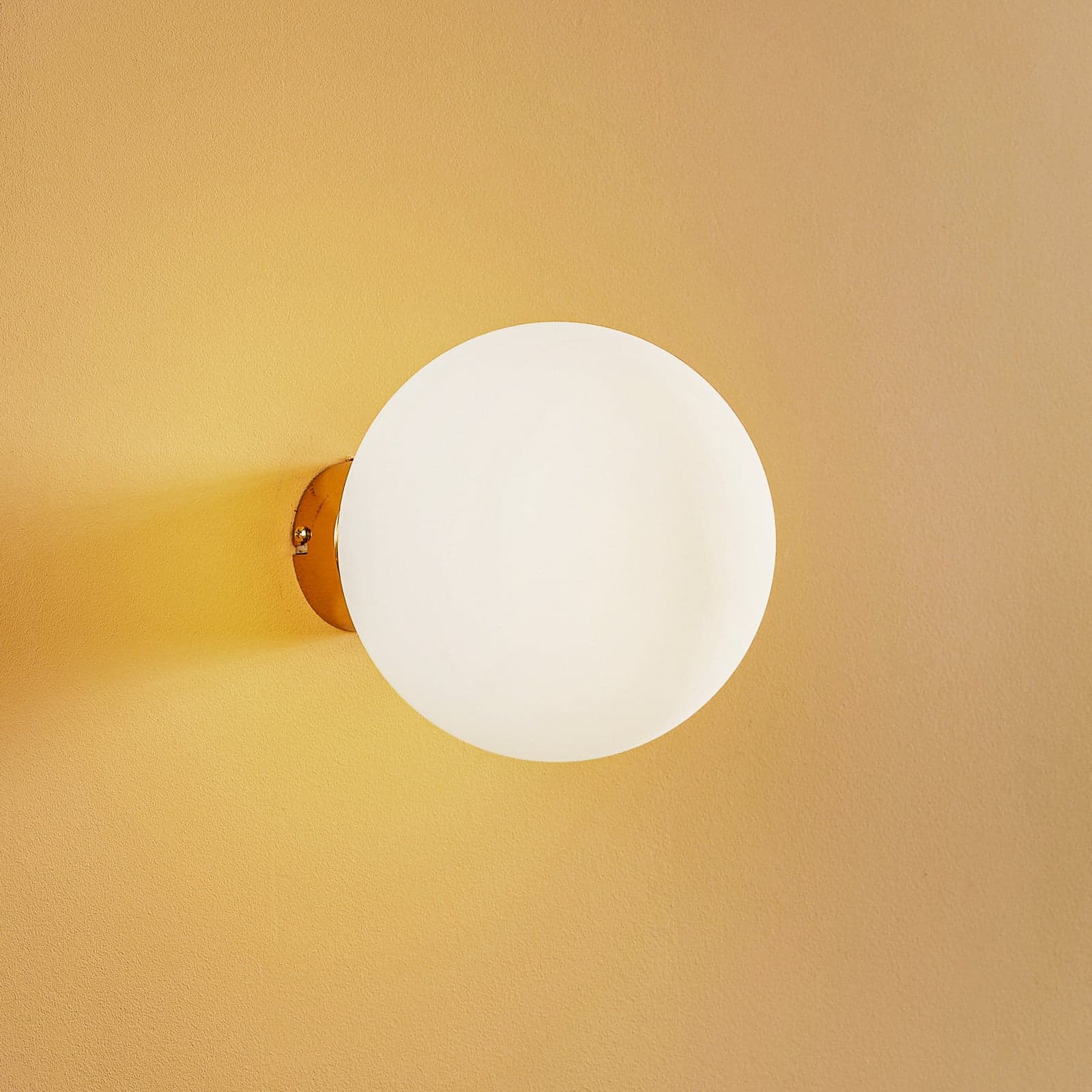 Dione vegglampe, gullfarget, 20 cm – ALDEX - Stue - Moderne - Glass - Kule