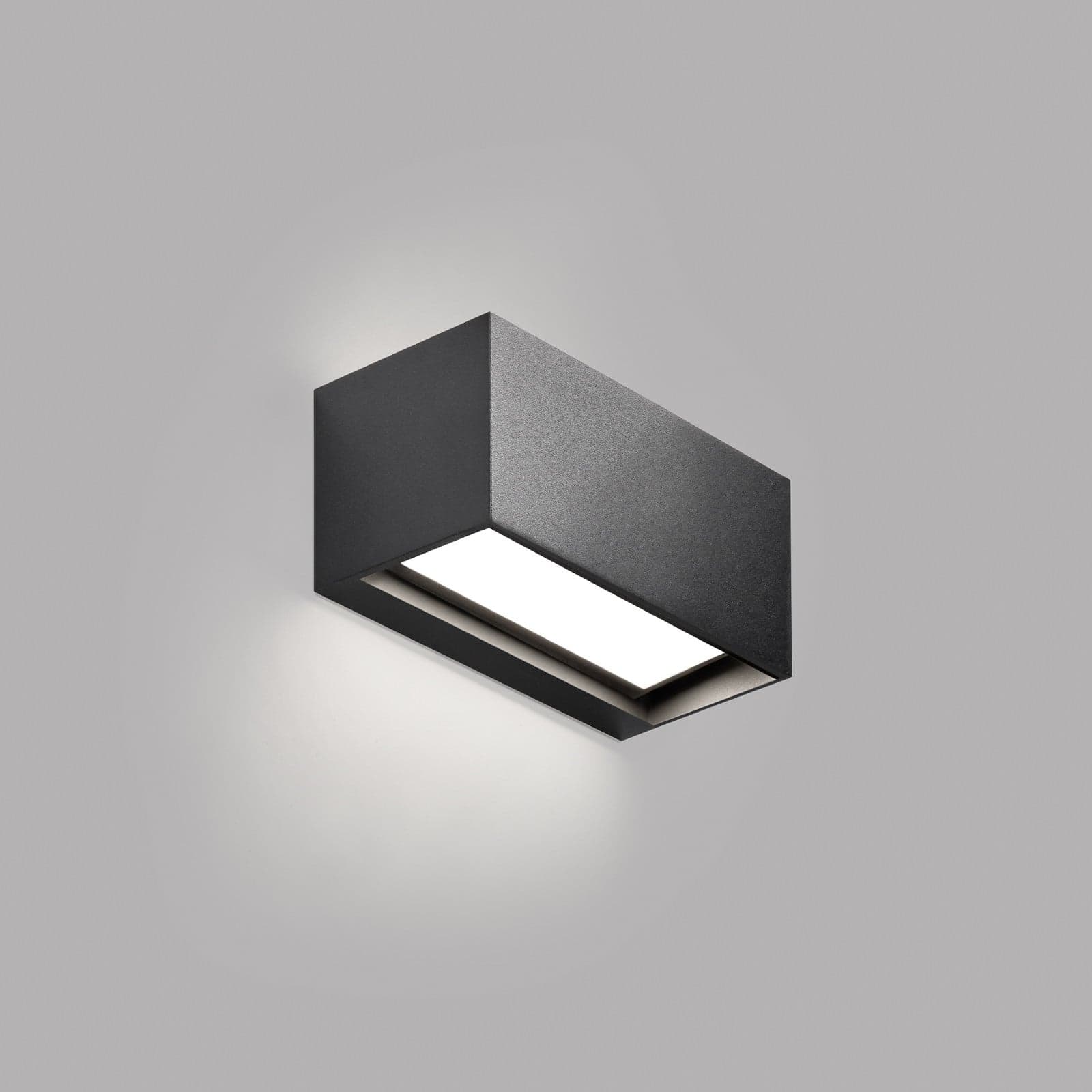 Linea W1 LED-vegglampe svart 15 cm, CCT, IP54 - Light-Point - Stue - Design - Aluminium - Med flere lyskilder