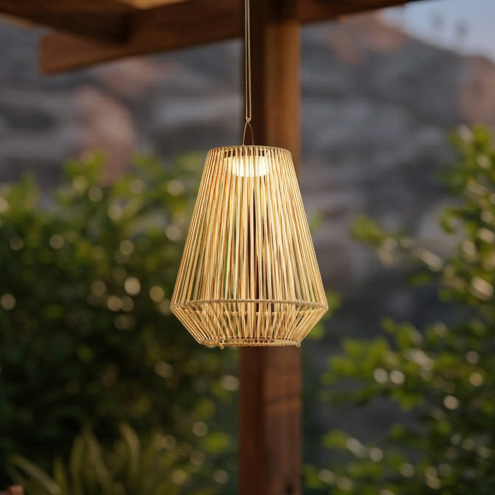 Austas LED-solcellelampe til oppheng, Ø 32 cm, beige, IP54, USB – Lindby - Balkong - Moderne - Plast - Med en lyskilde
