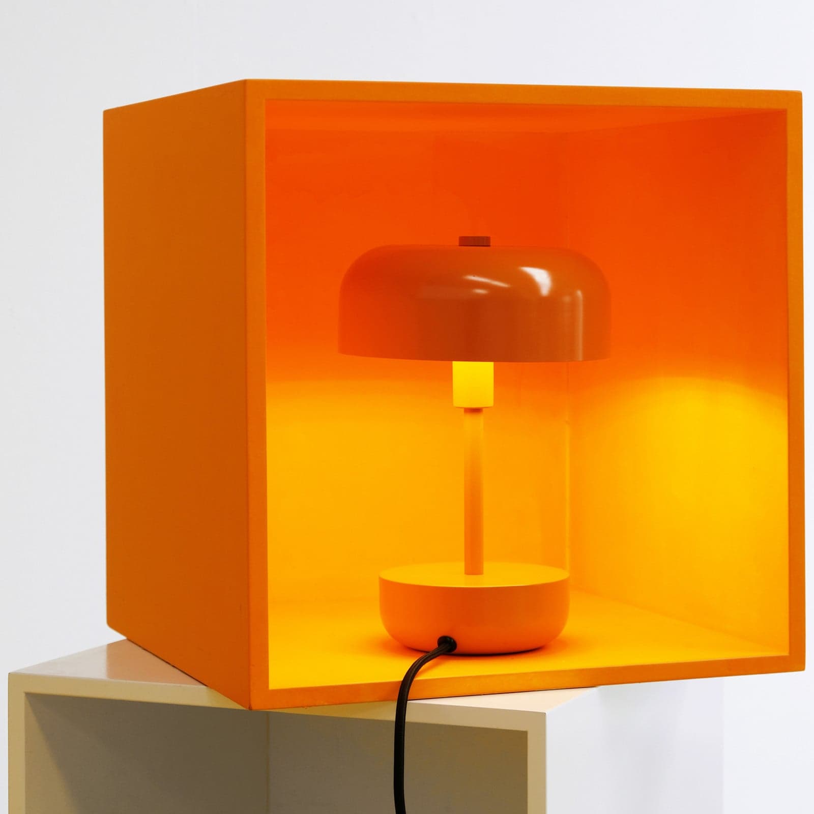 Haipot Bordlampe Orange - Dyberg Larsen - Stue - Moderne - Metall - Med skjerm