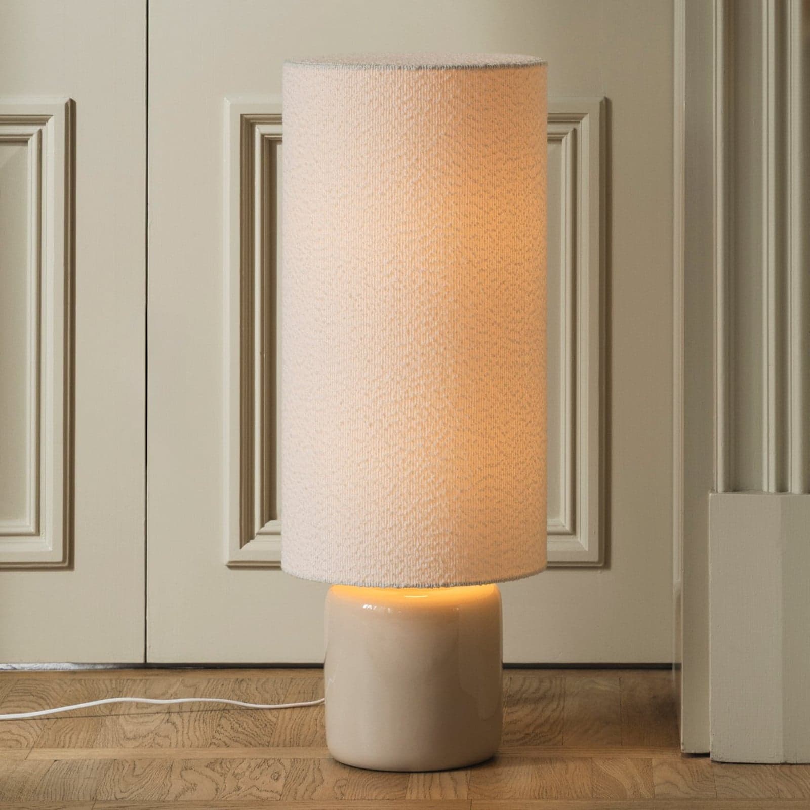Florian bordlampe, hvit/beige, høyde 80 cm - Globen Lighting - Stue - Stoff / Tekstil - Med en lyskilde