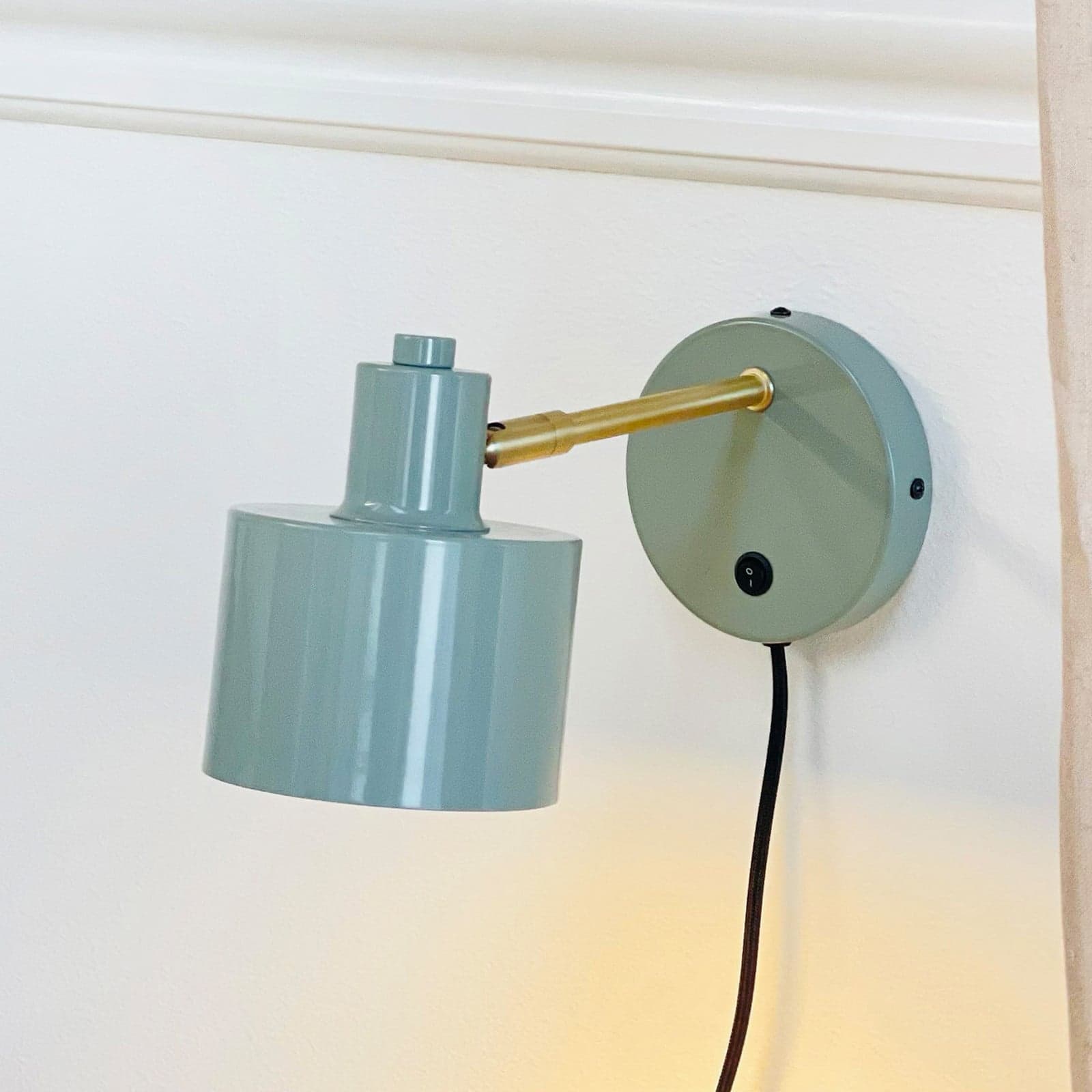 Ocean vegglampe olivengrønn/messing, metall, E14 – Dyberg Larsen - Stue - Design - Med en lyskilde