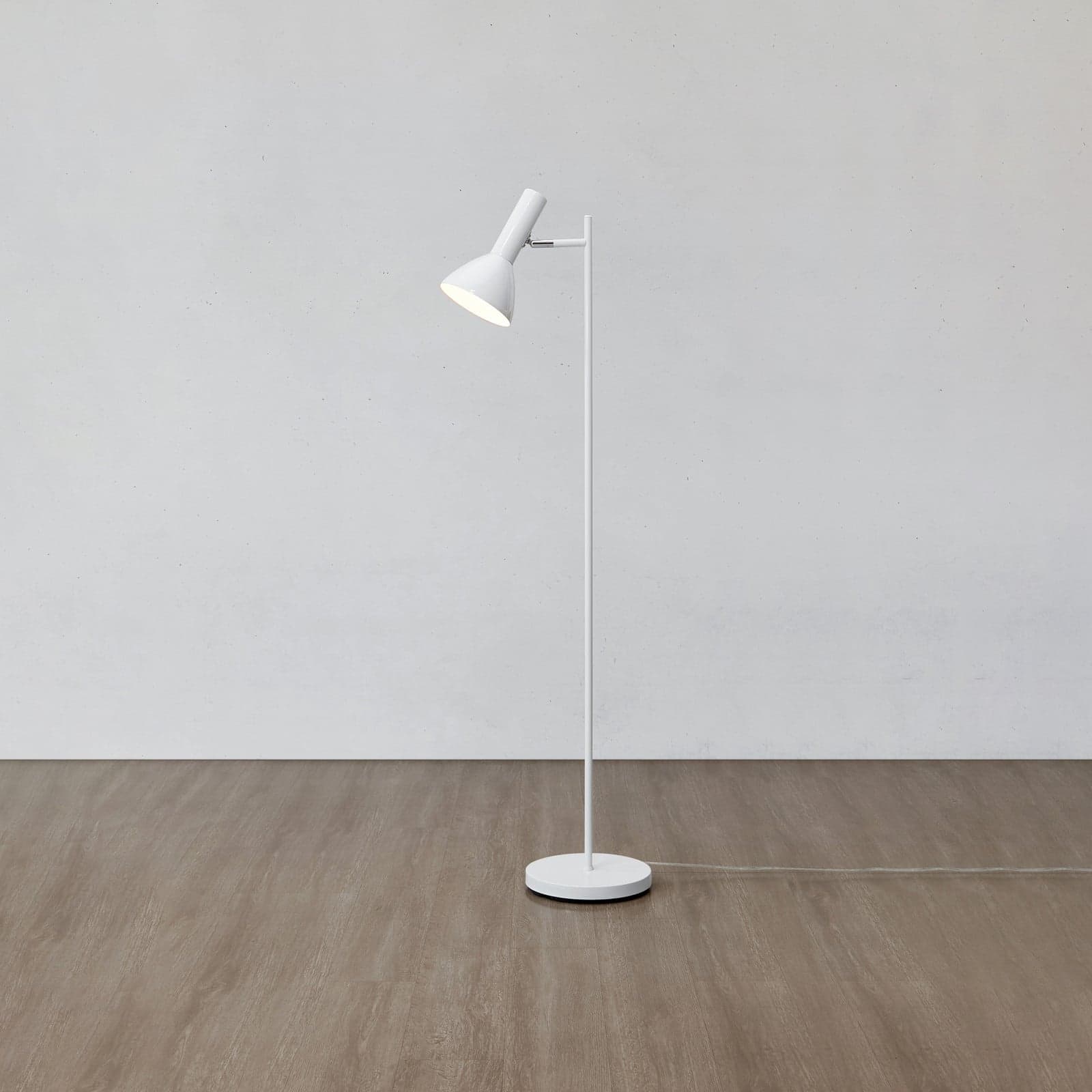 Metro Gulvlampe Shiny White - Markslöjd - Stue - Metall - Med skjerm