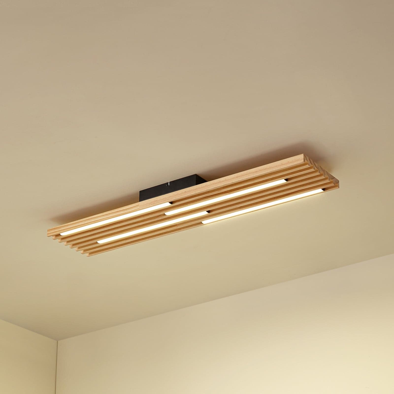 Madero LED-taklampe, furu, 90 cm x 20 cm - Lindby - Stue - Moderne - Tre - Kantet