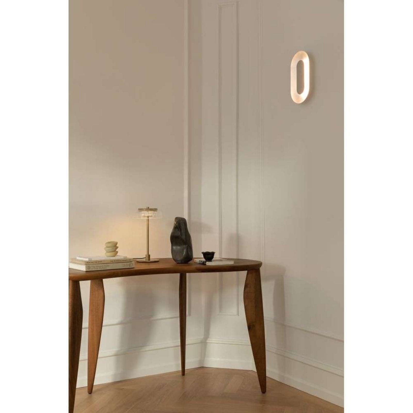 Sasi LED-vegglampe, høyde 29 cm, messingfarget, metall - Nuura Nuura Aps - Stue - Skandinavisk - Med en lyskilde