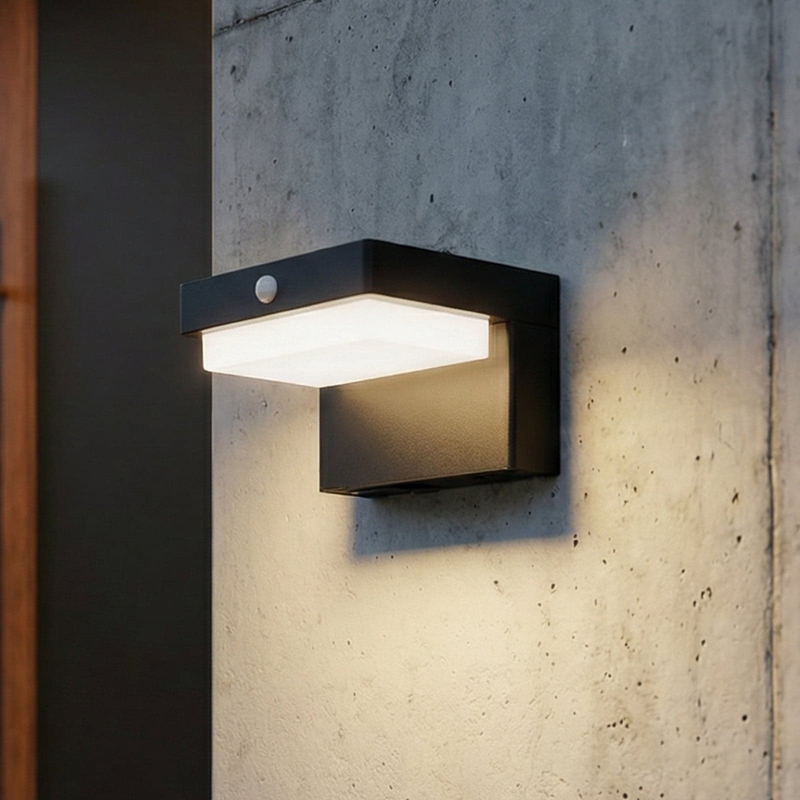 Eleazer LED Solcelle Vegglampe w/Sensor Svart - Lindby Eleazar - Balkong - Moderne - Aluminium - Kantet