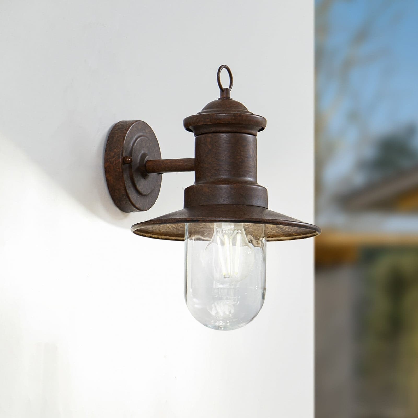 Eloretta utendørs vegglampe, rustfarget – Lindby - Terrasse - Rustikk - Metall - Med en lyskilde