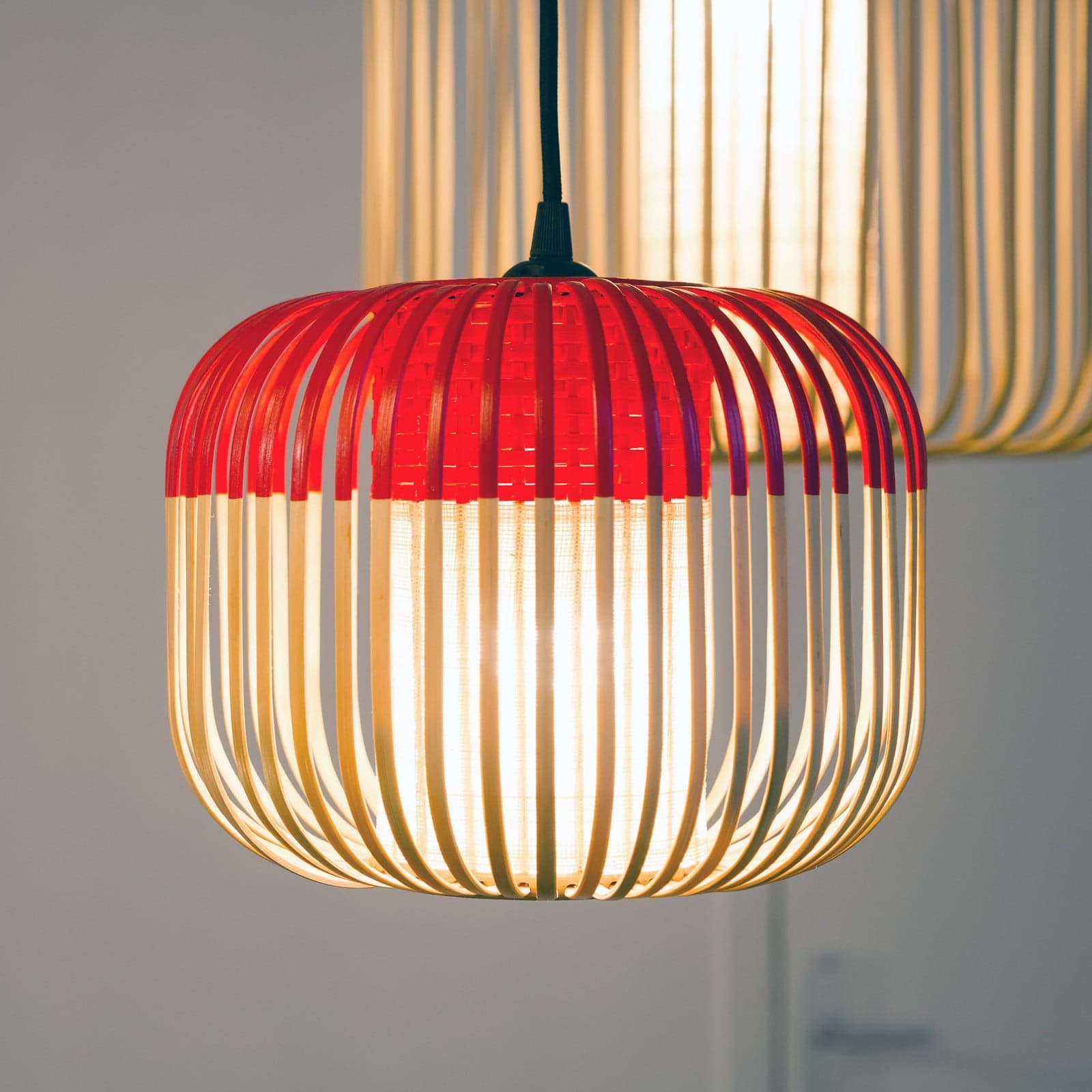 Bamboo XS pendellampe, rød, Ø 27 cm - Forestier - Stue - Design - Bambus - Med en lyskilde