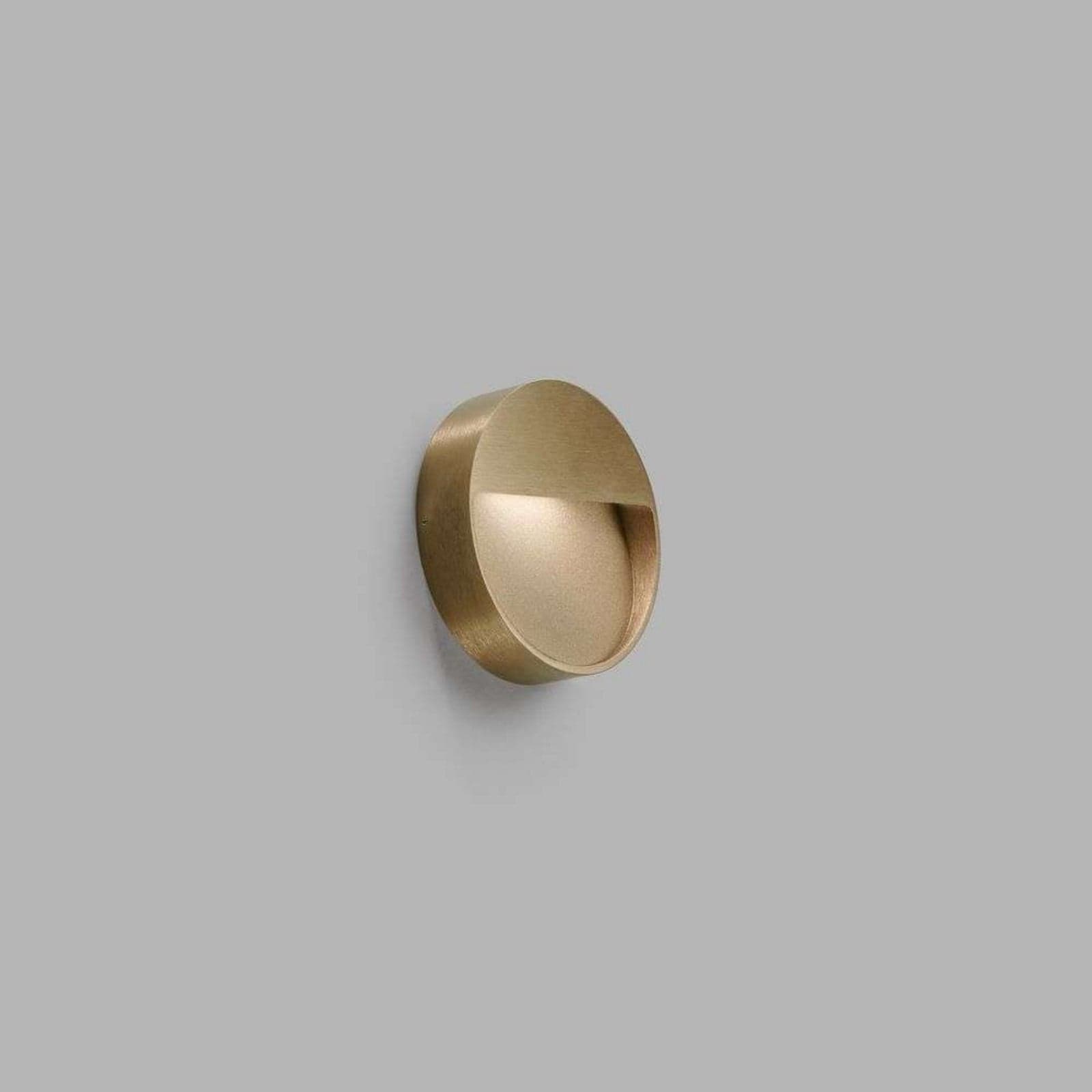 Serious 2 Vegglampe IP54 2700K Brass - LIGHT-POINT - Entré - Aluminium