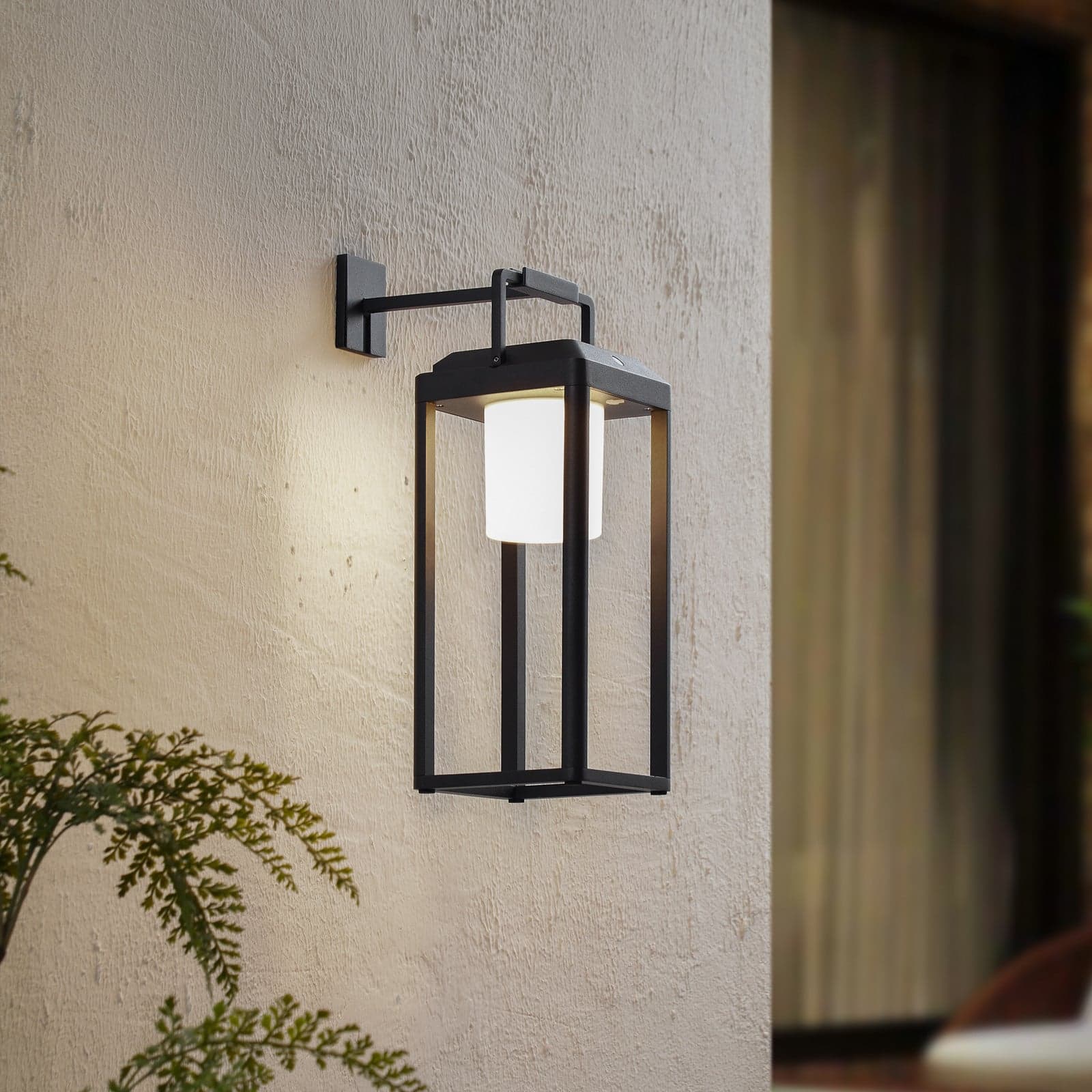 Tilena Square solcellelampe, svart – Lucande - Balkong - Moderne - Aluminium - Lykt