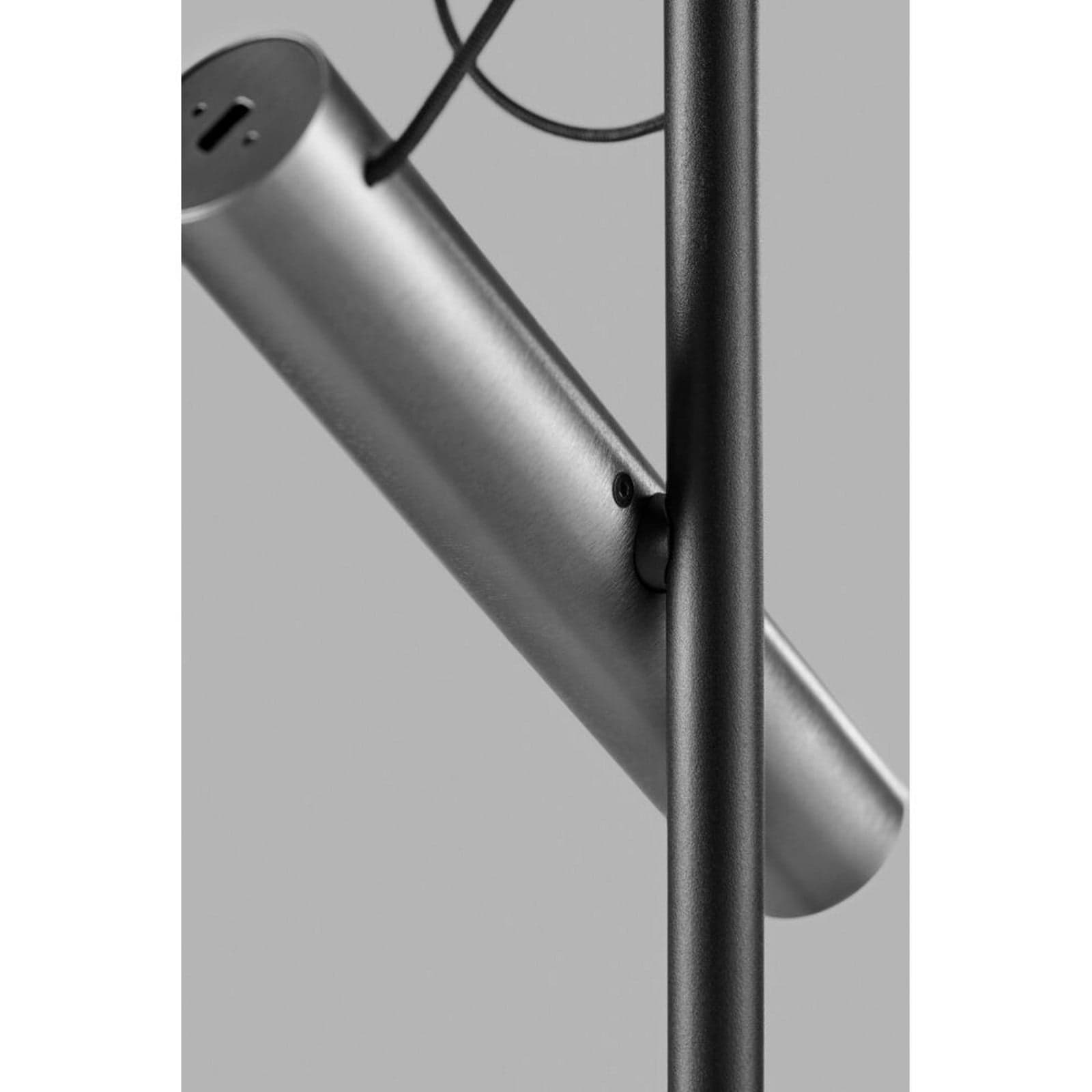 Spirit F1 Gulvlampe Dim. Titanium/Svart - LIGHT-POINT - Stue - Aluminium