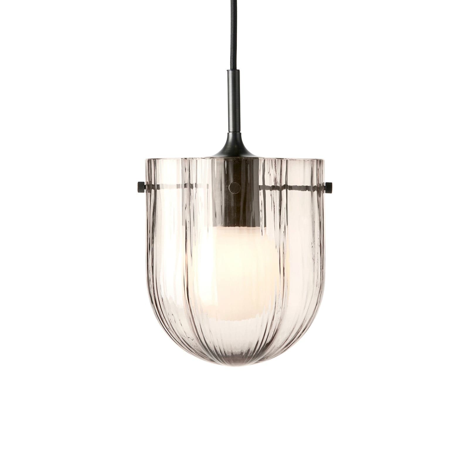 Hans pendellampe Smoke/Antique Brass - Gubi Seine - Stue - Design - Glass - Med en lyskilde