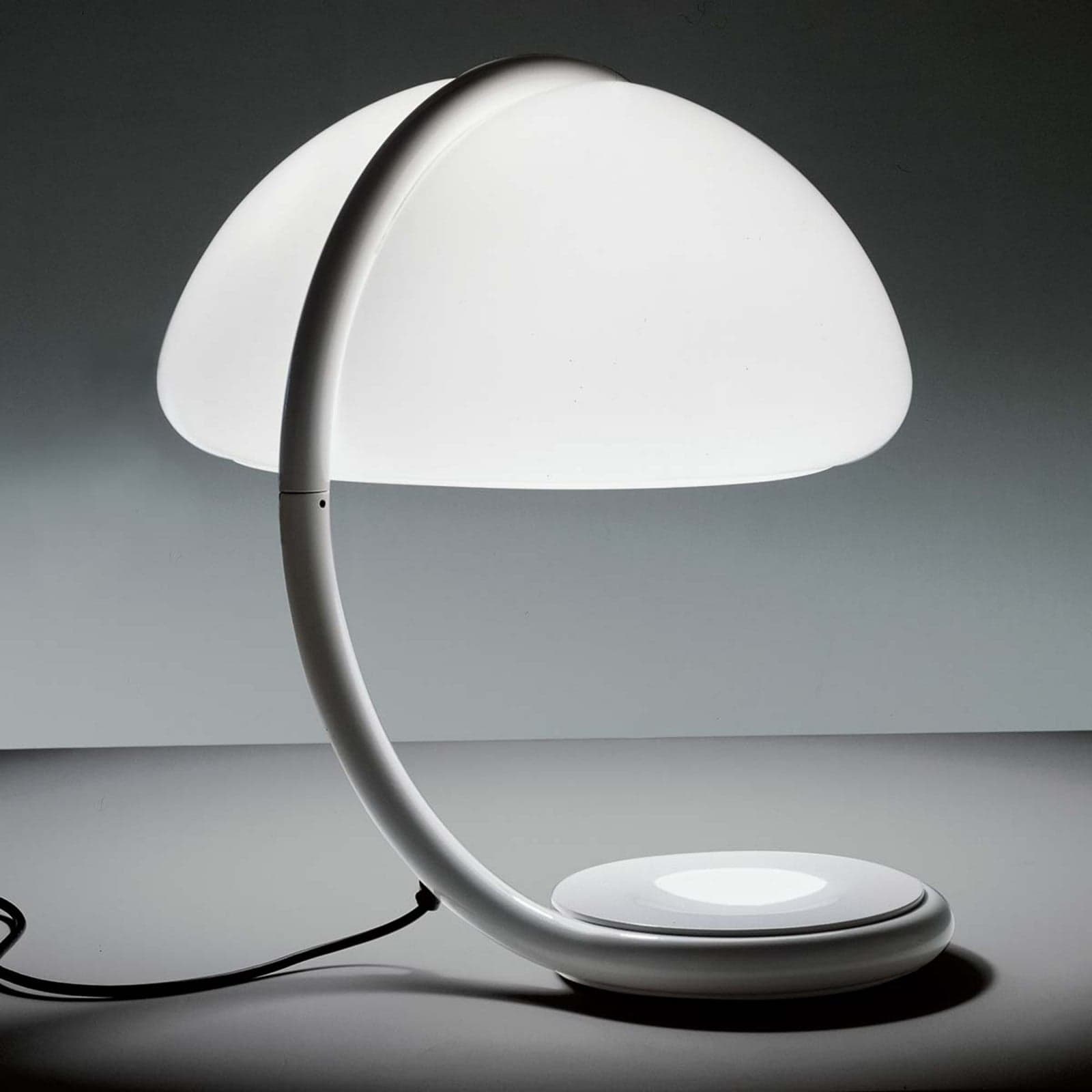 Serpente Bordlampe Hvit - Martinelli Luce - Stue - Design - Metall - Med skjerm