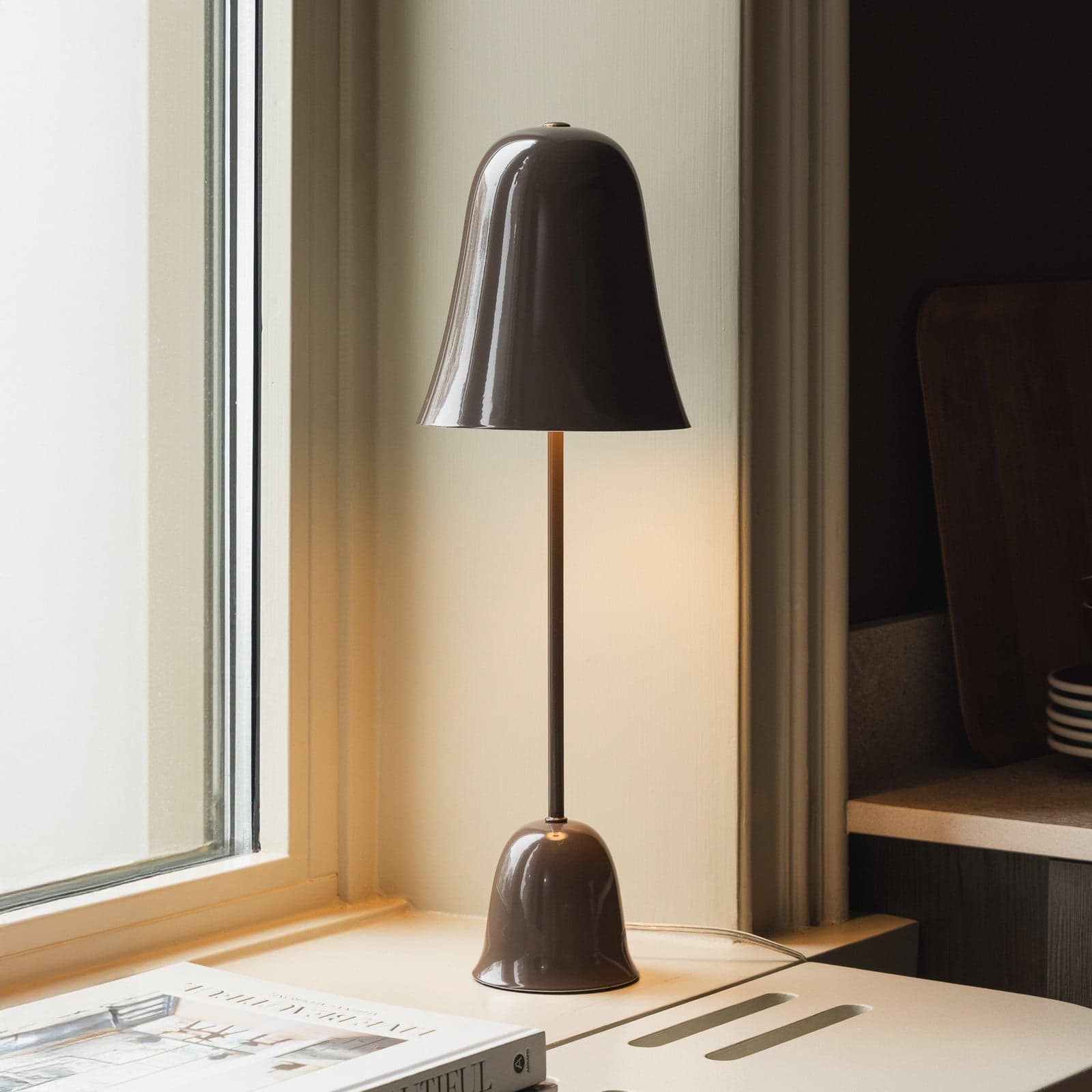 Blåklockan bordlampe, mokkabrun, høyde 56 cm – Globen Lighting - Stue - Skandinavisk - Metall - Med skjerm