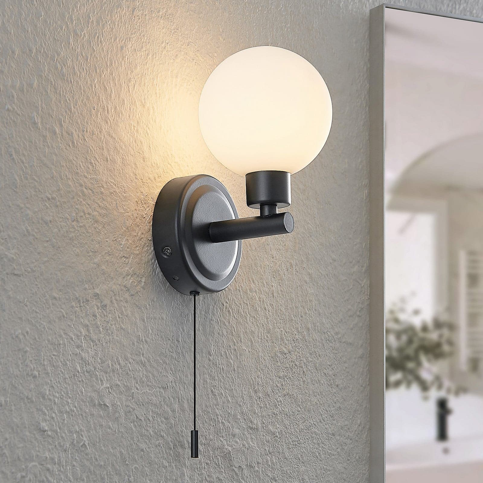 Zaniba Vegglampe Black - Lindby - Stue - Moderne - Metall - Kule