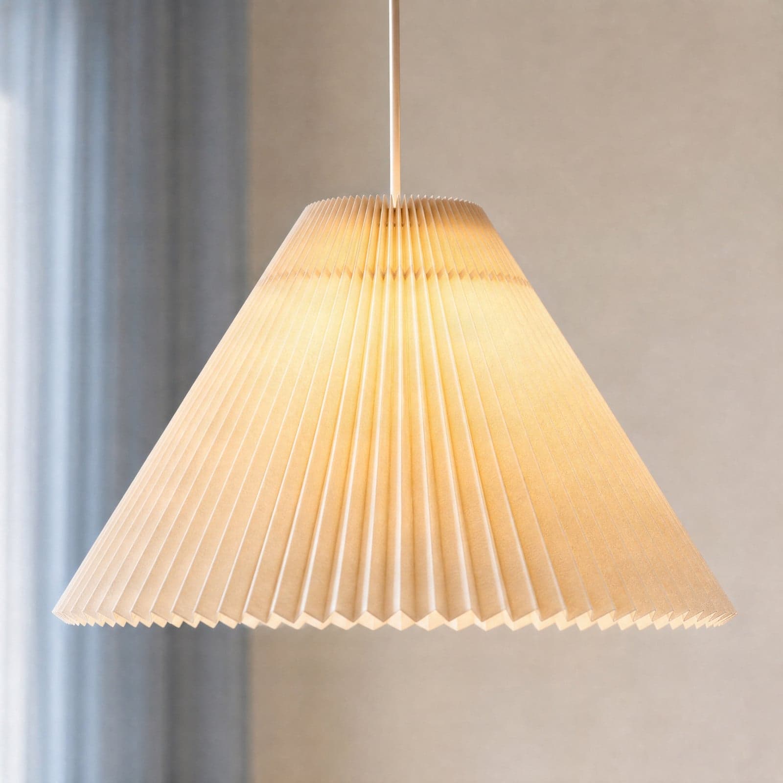 Percy hengelampe, beige, Ø 42 cm, lin – Nola - Stue - Moderne - Stoff / Tekstil - Med en lyskilde