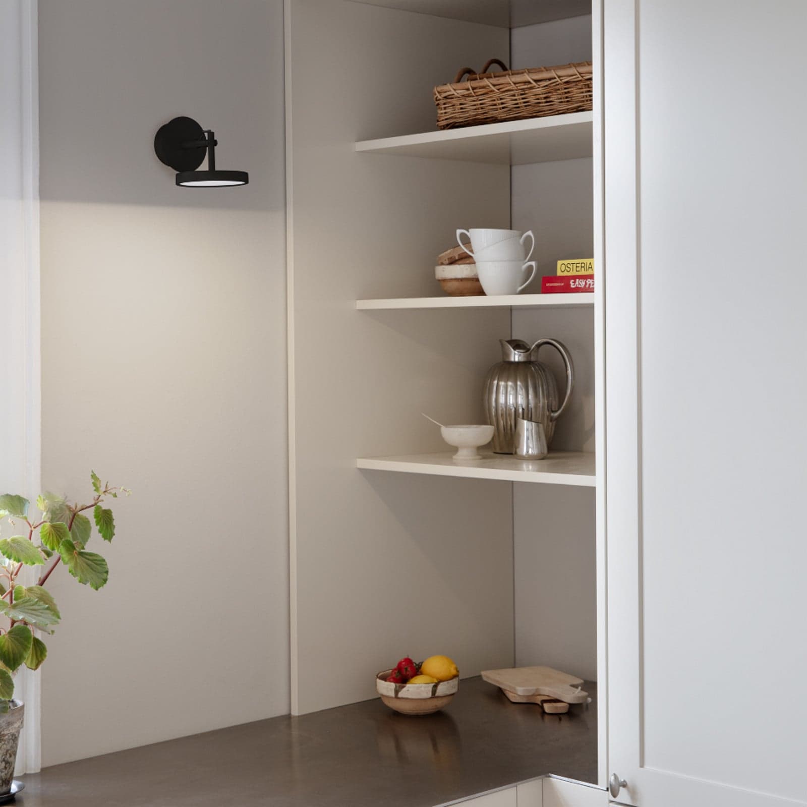 Asteria Spot Taklampe Black - UMAGE - Stue - Design - Metall - Med skjerm