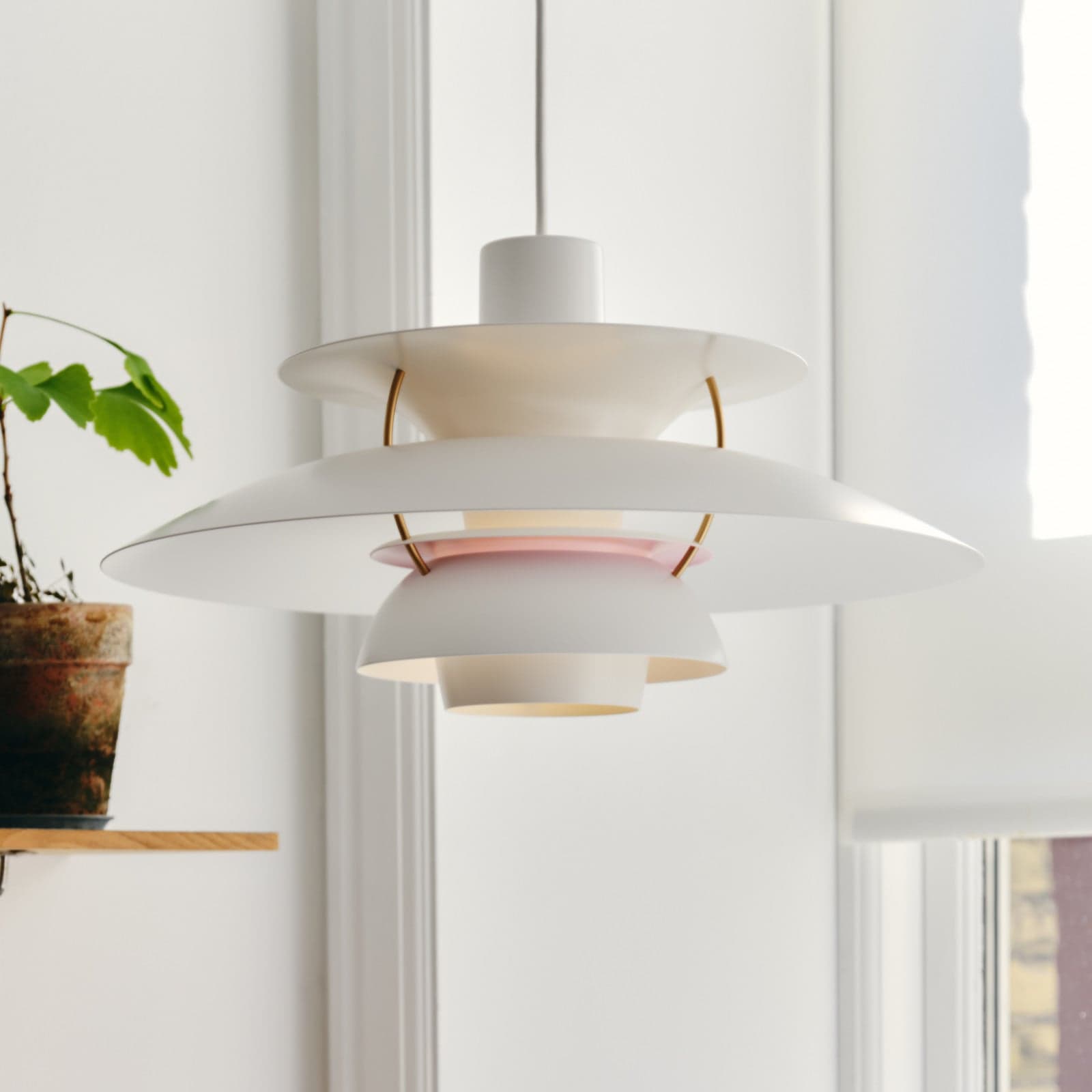 PH 5 500 pendellampe, Modern White – Louis Poulsen - Stue - Design - Metall - Med en lyskilde