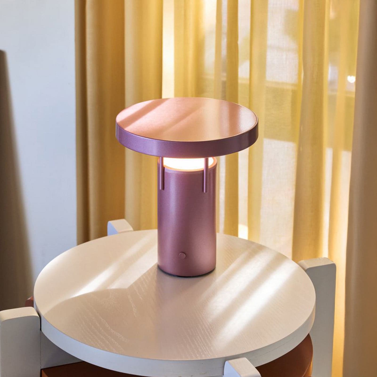BringMe Mini LED-batteridrevet bordlampe rosa metallic, 20 cm – HÜBSCH - Terrasse - Moderne - Med en lyskilde