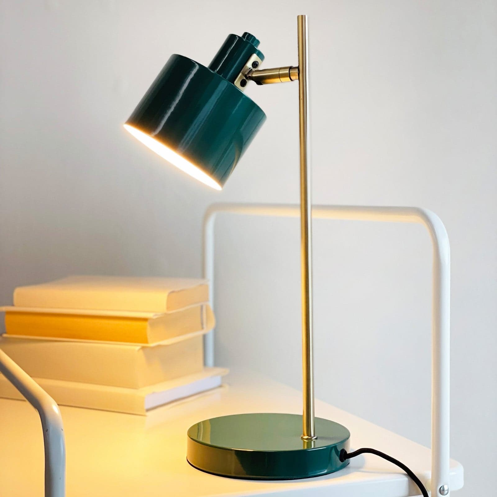 Ocean bordlampe mørkegrønn/messing – DybergLarsen Dyberg Larsen - Stue - Design - Metall - Med en lyskilde
