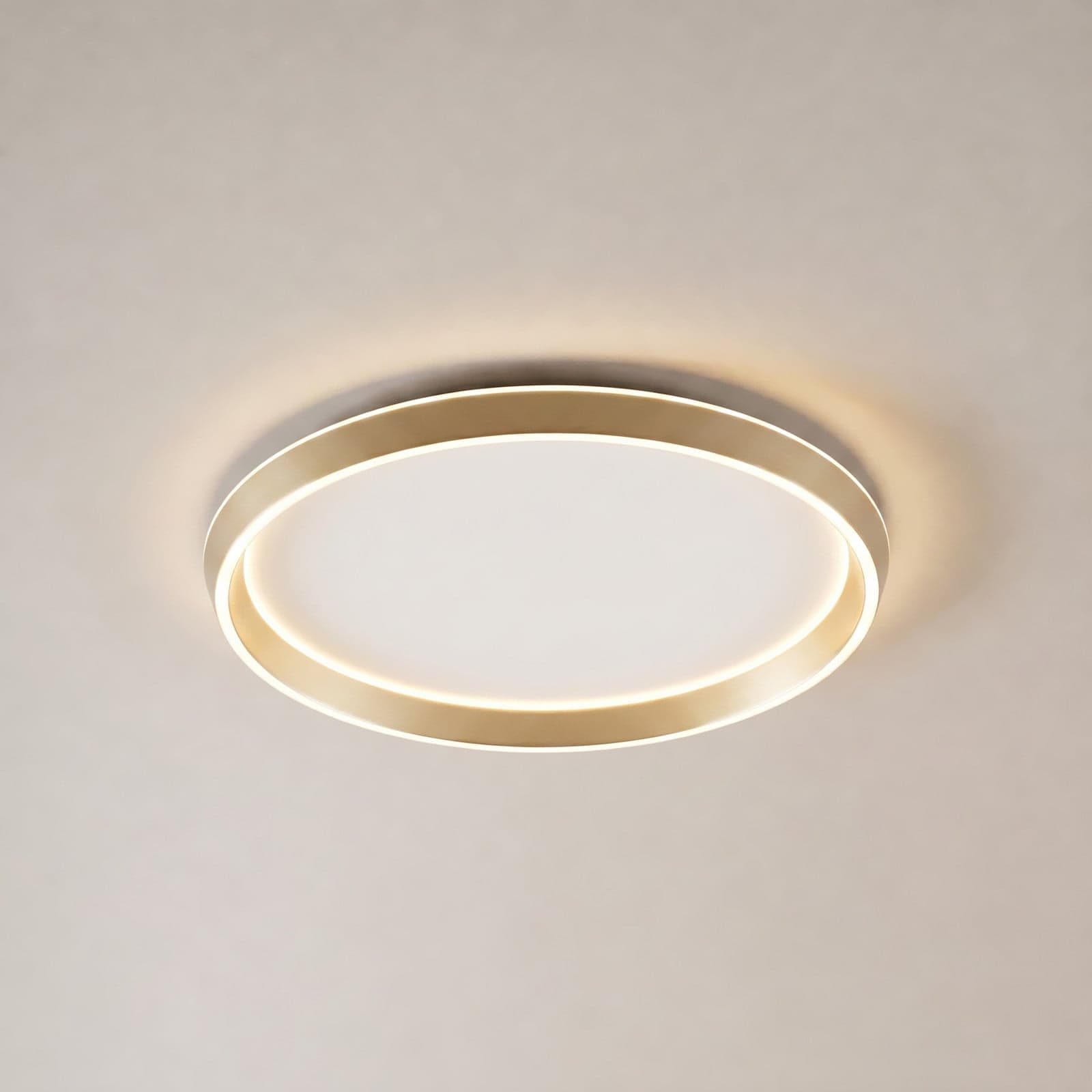 Rylan LED-taklampe, Ø 62 cm, messing, CCT, dimbar – Lucande - Stue - Moderne - Metall - Med en lyskilde