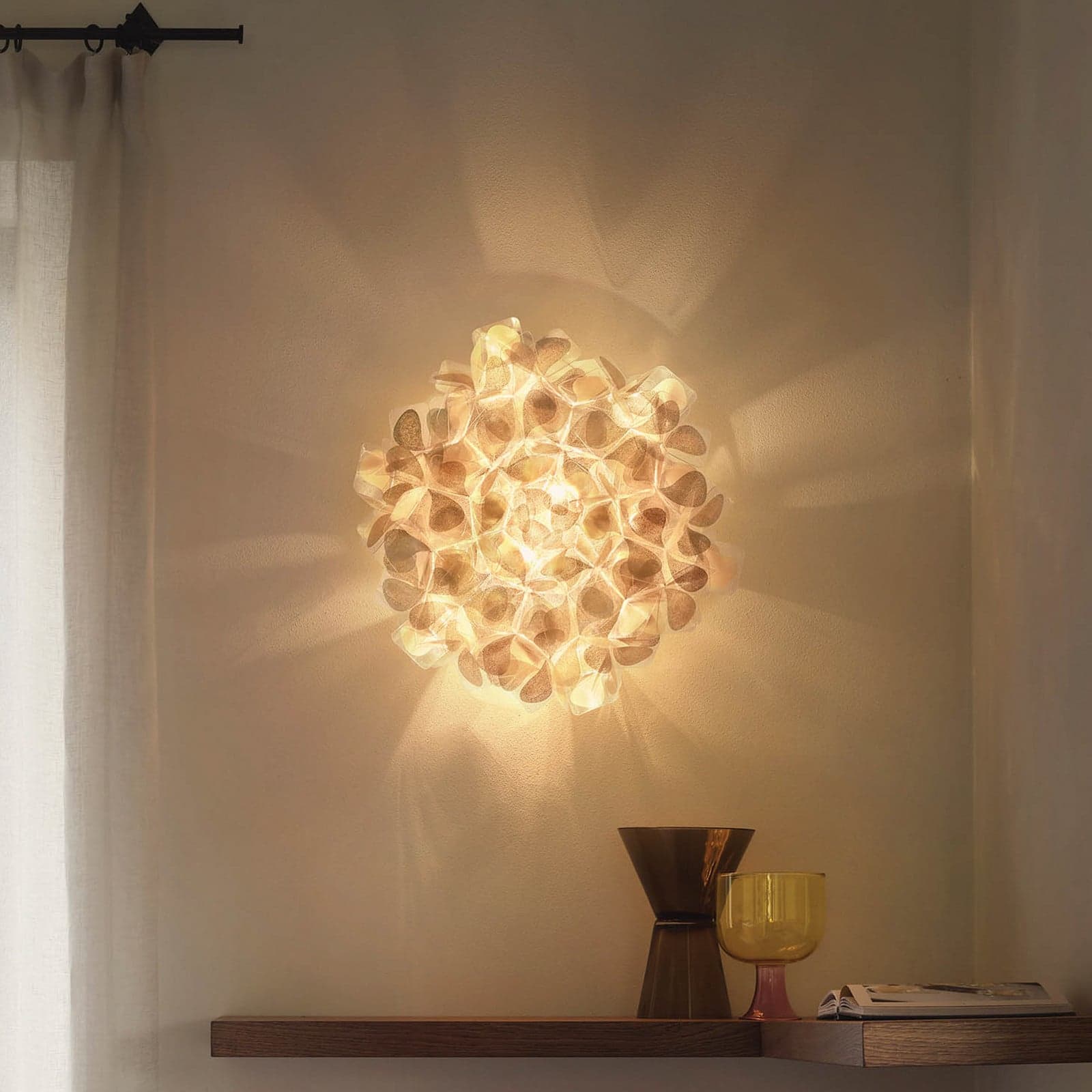 Clizia Tak-/Vegglampe Mama Non Mama Medium Gold - Slamp Clizia Mama Non Mama - Stue - Design - Plast - Rund